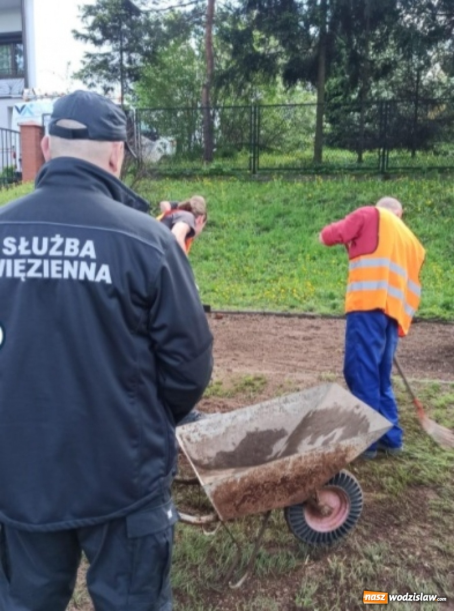 Zdjęcie w galerii na portalu naszwodzislaw.com: Więźniowie z ZK Racibórz skierowani do usuwania skutków podtopień wiadomości z regionu