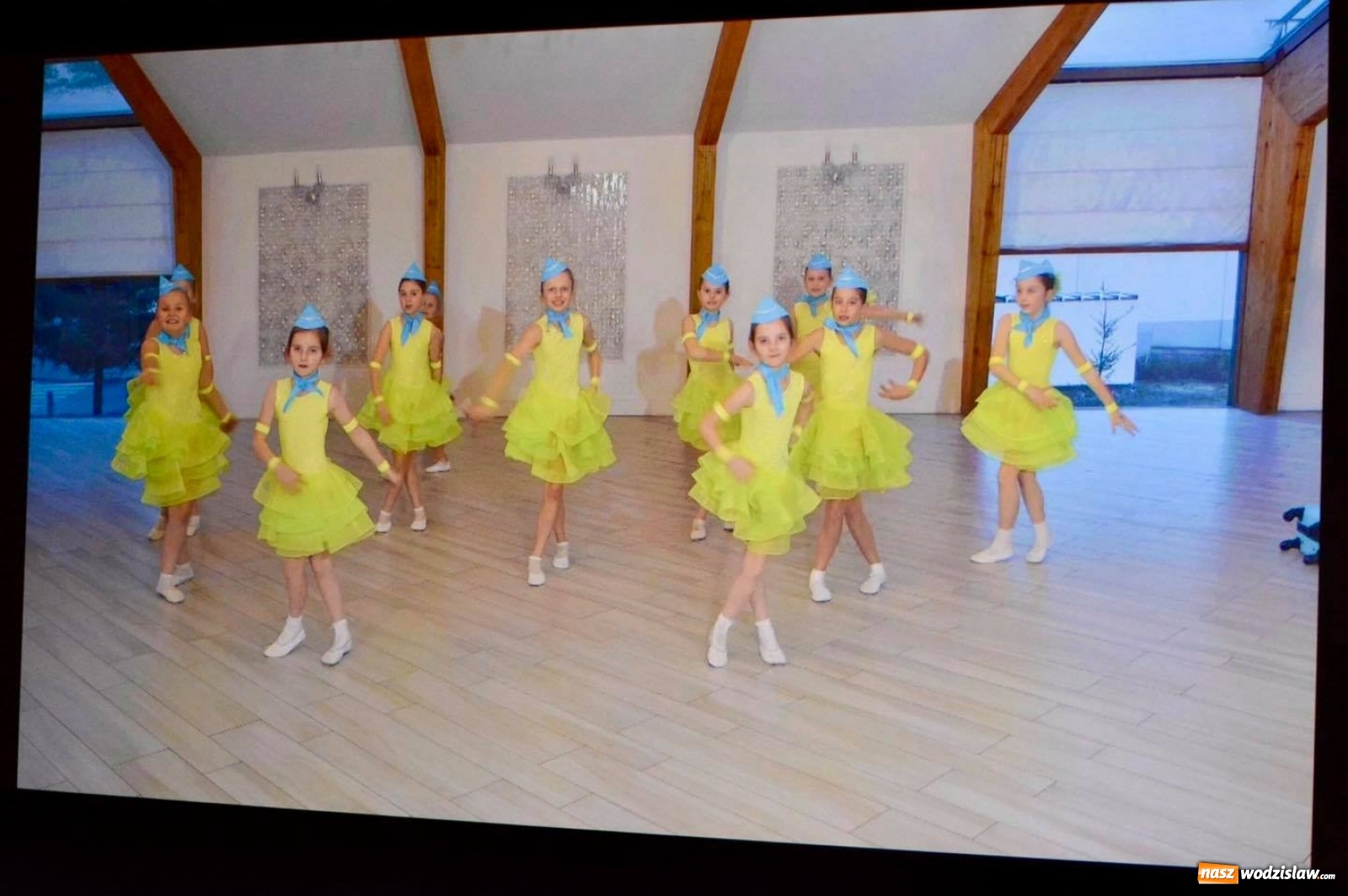 Zdjęcie w galerii na portalu naszwodzislaw.com: Gala Taneczna Mix 2021 za nami wiadomości z regionu