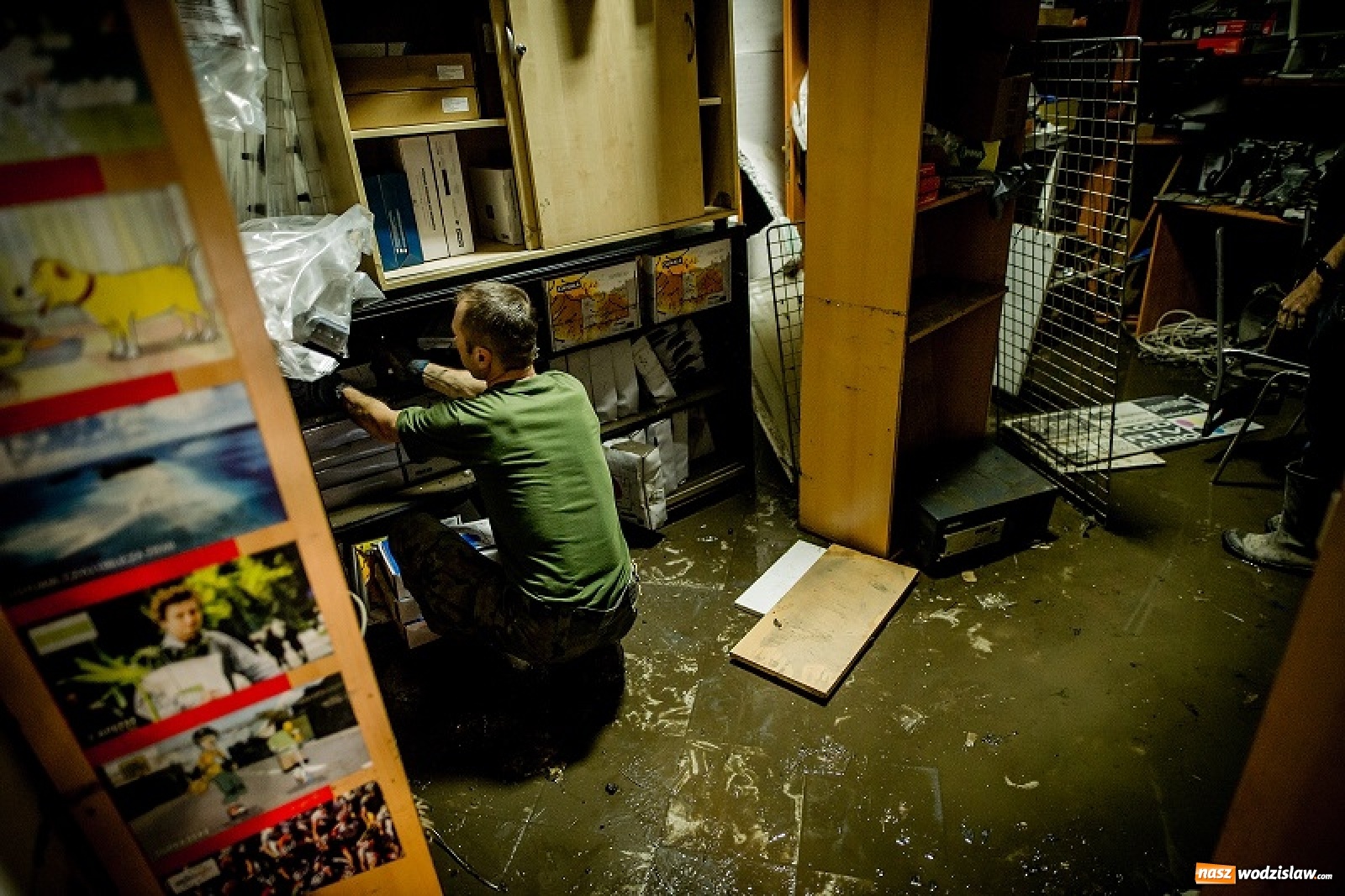 Zdjęcie w galerii na portalu naszwodzislaw.com: Śląscy terytorialsi pomagają w walce z podtopieniami w Rydułtowach [FOTO] wiadomości z regionu