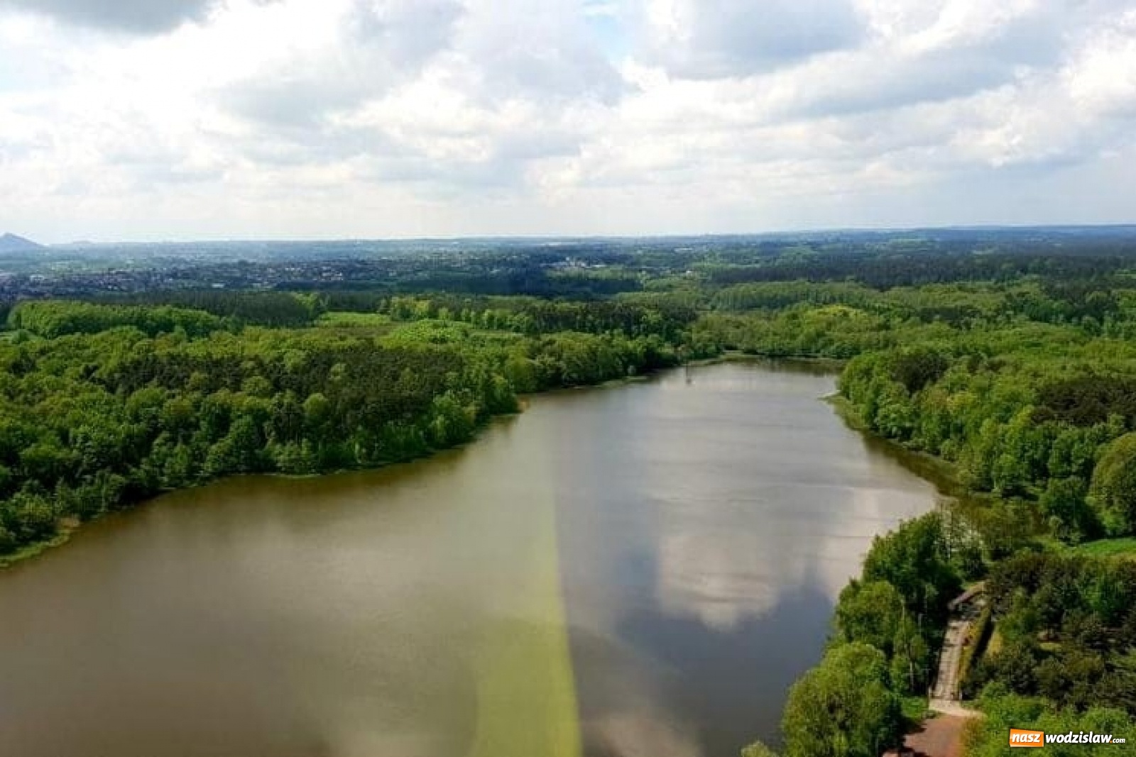Zdjęcie w galerii na portalu naszwodzislaw.com: Policyjny śmigłowiec nad powiatem wodzisławskim [FOTO i WIDEO] wiadomości z regionu