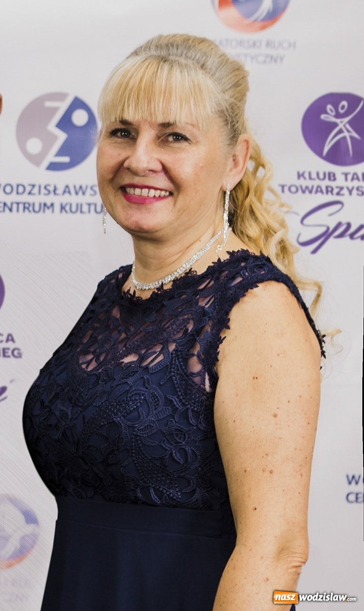 Zdjęcie w galerii na portalu naszwodzislaw.com: Nagroda Powiatu w dziedzinie kultury dla Elżbiety Lasockiej z WCK wiadomości z regionu