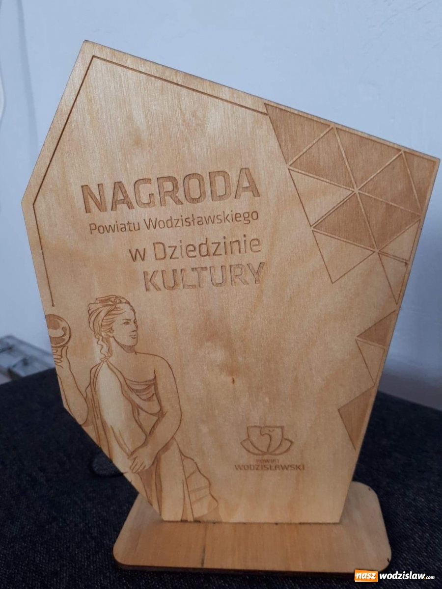 Zdjęcie w galerii na portalu naszwodzislaw.com: Nagroda Powiatu w dziedzinie kultury dla Elżbiety Lasockiej z WCK wiadomości z regionu