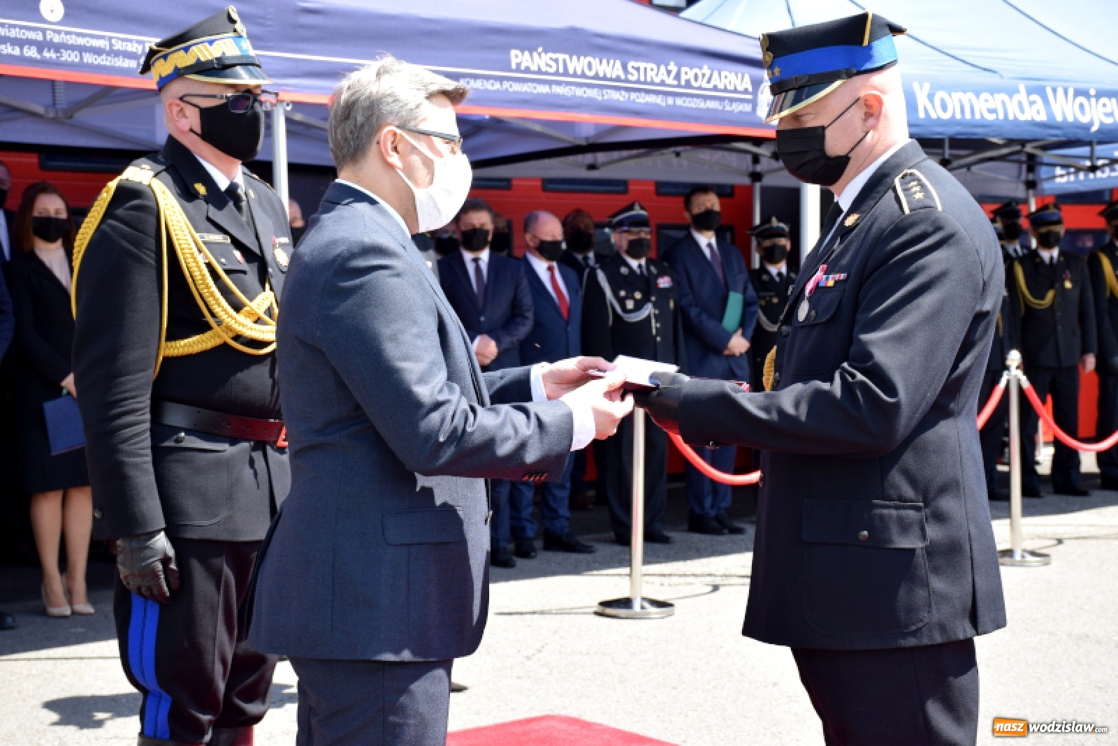 Zdjęcie w galerii na portalu naszwodzislaw.com: Wojewódzkie obchody Dnia Strażaka. PSP Wodzisław Śląski nadano sztandar wiadomości z regionu