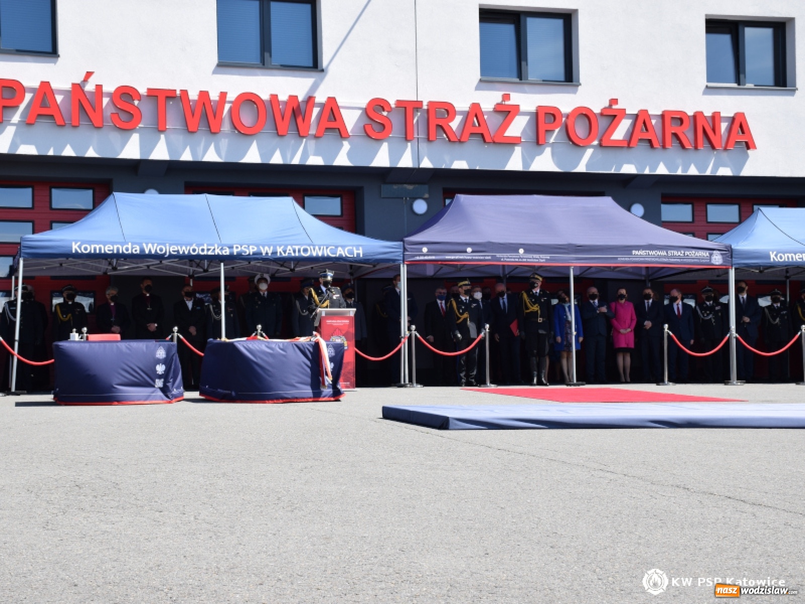 Zdjęcie w galerii na portalu naszwodzislaw.com: Wojewódzkie obchody Dnia Strażaka. PSP Wodzisław Śląski nadano sztandar wiadomości z regionu