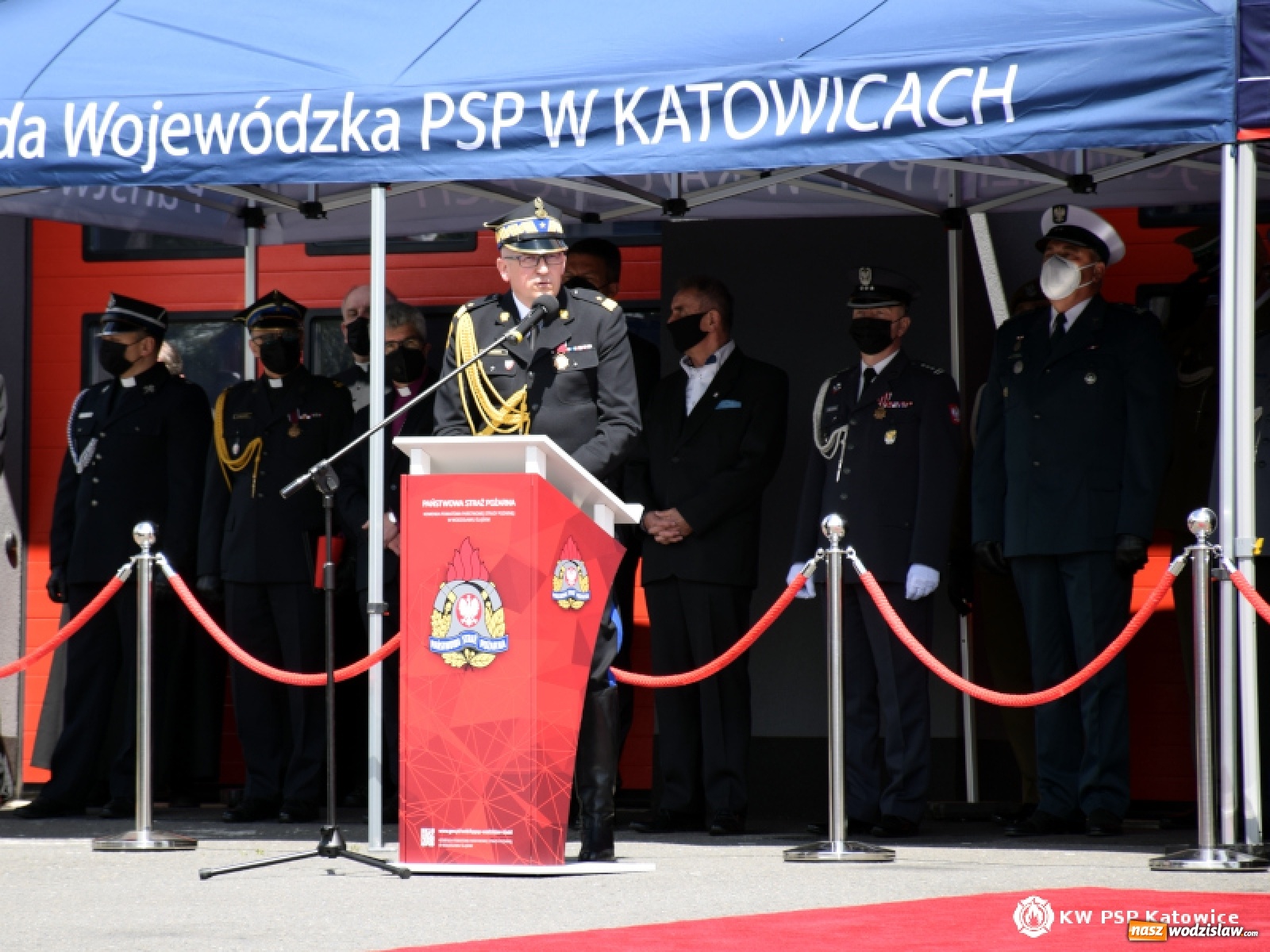 Zdjęcie w galerii na portalu naszwodzislaw.com: Wojewódzkie obchody Dnia Strażaka. PSP Wodzisław Śląski nadano sztandar wiadomości z regionu