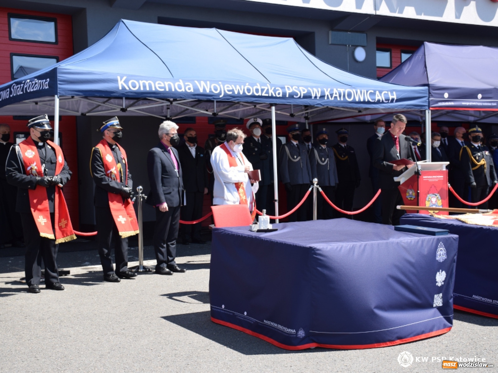 Zdjęcie w galerii na portalu naszwodzislaw.com: Wojewódzkie obchody Dnia Strażaka. PSP Wodzisław Śląski nadano sztandar wiadomości z regionu