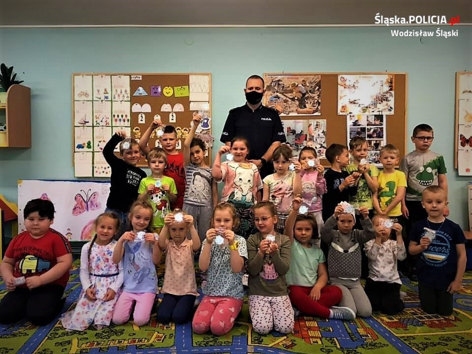 Zdjęcie w galerii na portalu naszwodzislaw.com: Wodzisławscy policjanci z wizytą u przedszkolaków wiadomości z regionu