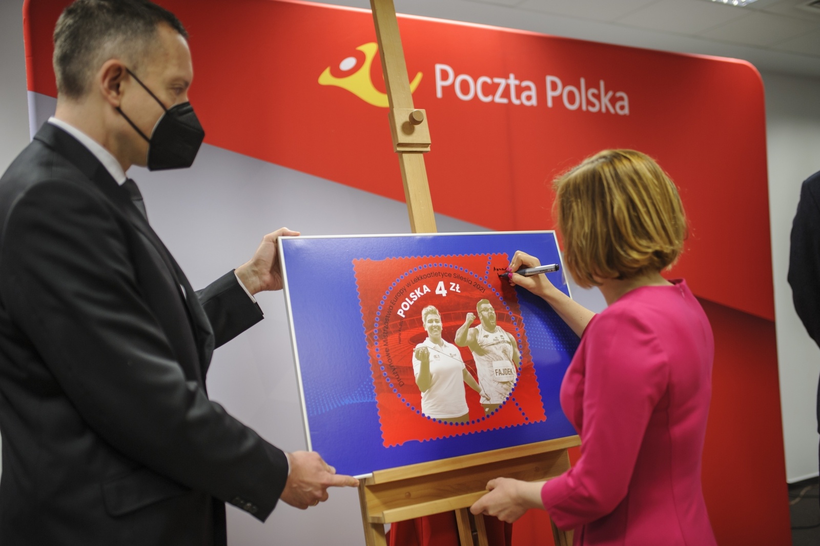 Zdjęcie w galerii na portalu naszwodzislaw.com: Drużynowe Mistrzostwa Europy w Lekkoatletyce na nowym znaczku Poczty Polskiej wiadomości z regionu