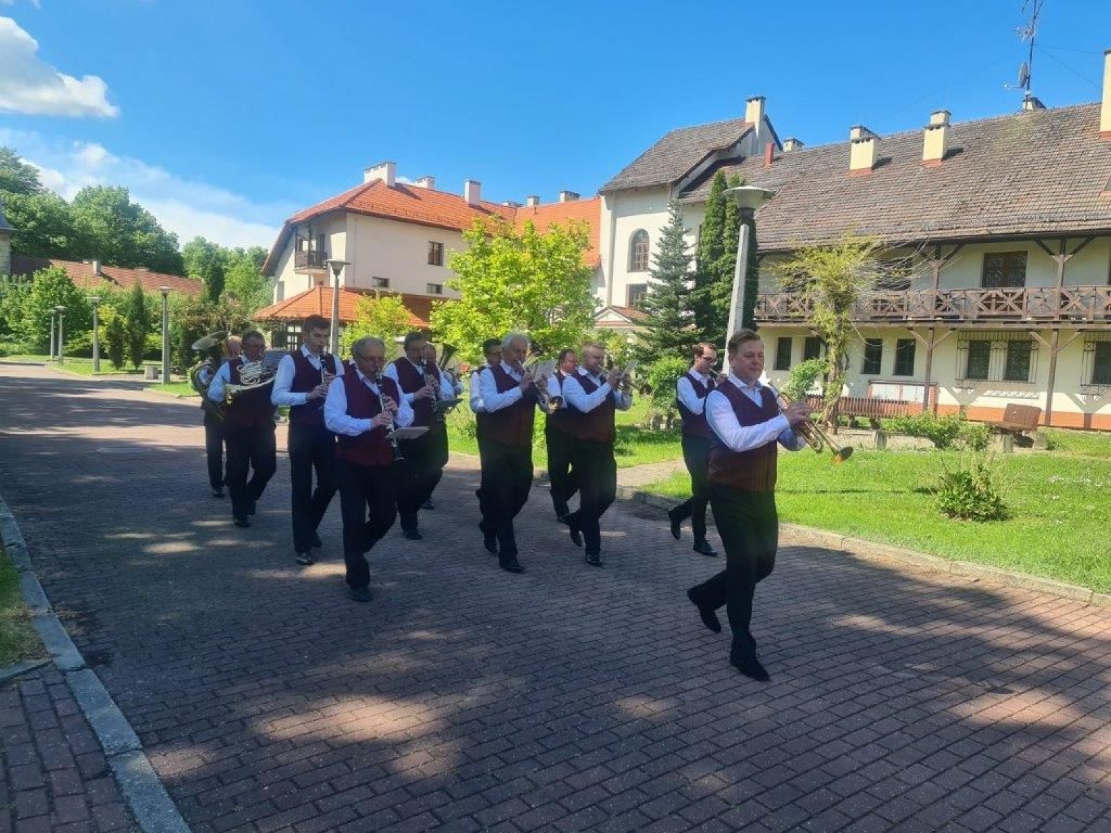 Zdjęcie w galerii na portalu naszwodzislaw.com: DPS Gorzyce. Plenerowy koncert z okazji Dnia Matki wiadomości z regionu