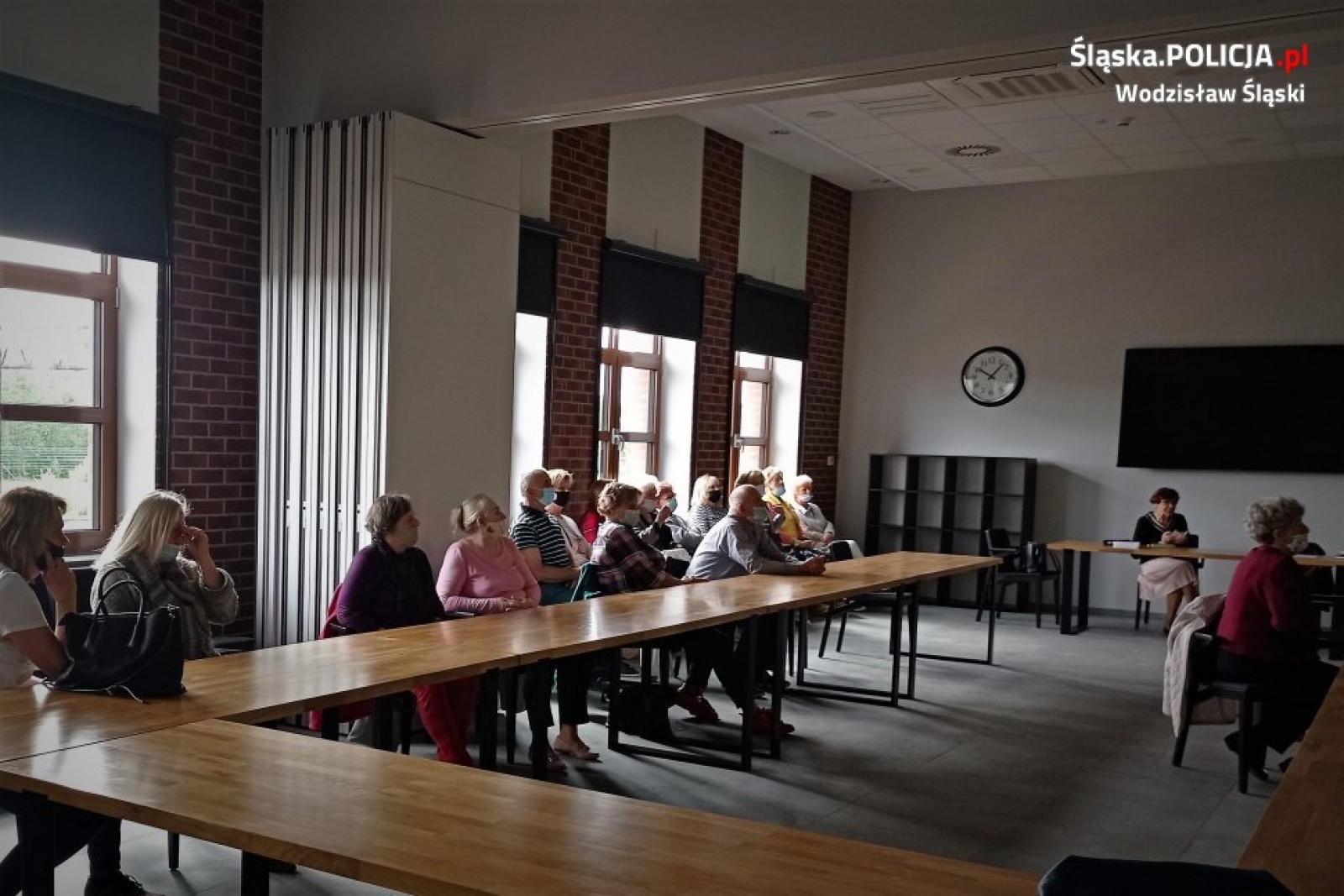 Zdjęcie w galerii na portalu naszwodzislaw.com: Policjanci spotkali się z seniorami. Rozmawiali o bezpieczeństwie wiadomości z regionu