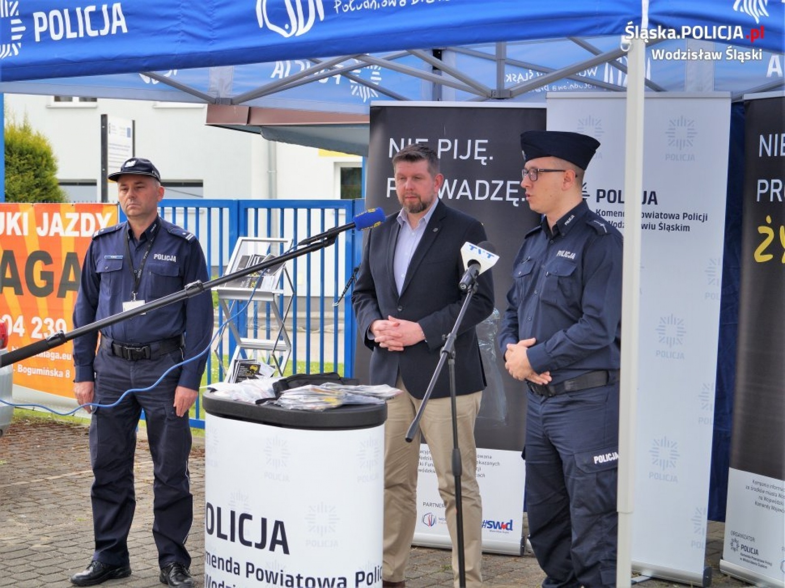 Zdjęcie w galerii na portalu naszwodzislaw.com: Nie piję. Prowadzę. Żyję. Nowa kampania wodzisławskich policjantów wiadomości z regionu