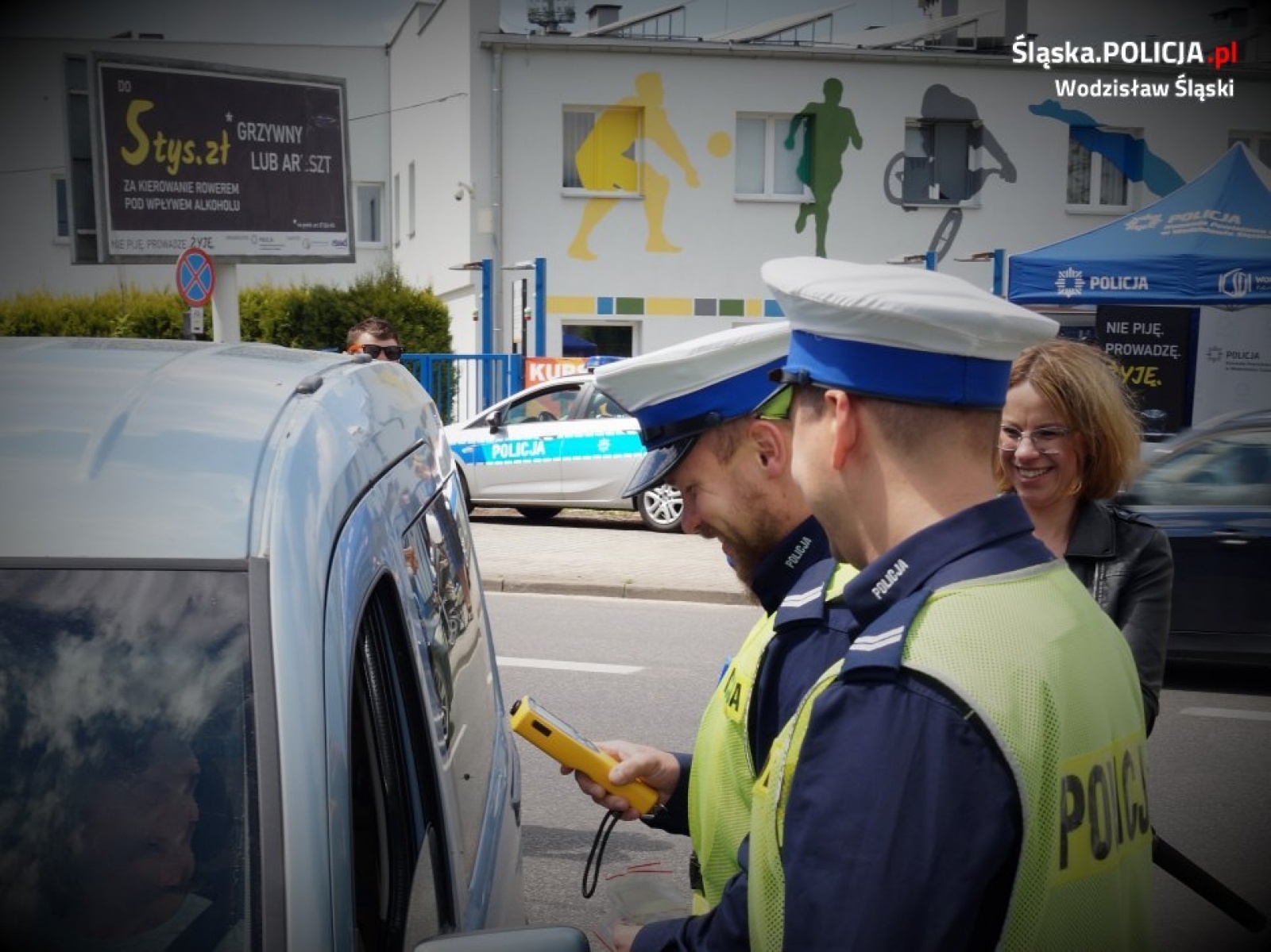 Zdjęcie w galerii na portalu naszwodzislaw.com: Nie piję. Prowadzę. Żyję. Nowa kampania wodzisławskich policjantów wiadomości z regionu