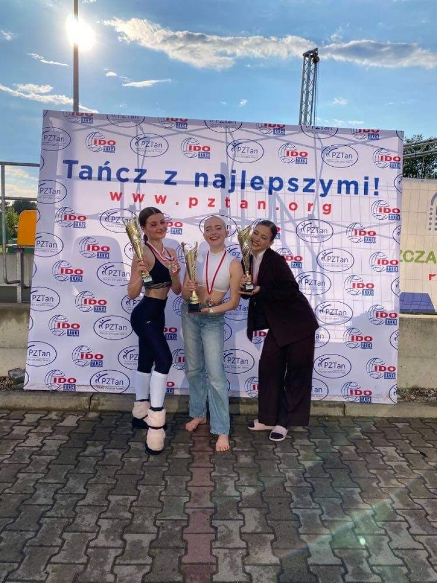 Zdjęcie w galerii na portalu naszwodzislaw.com: Miraż wrócił z medalami z Mistrzostw Polski w show i jazz dance wiadomości z regionu