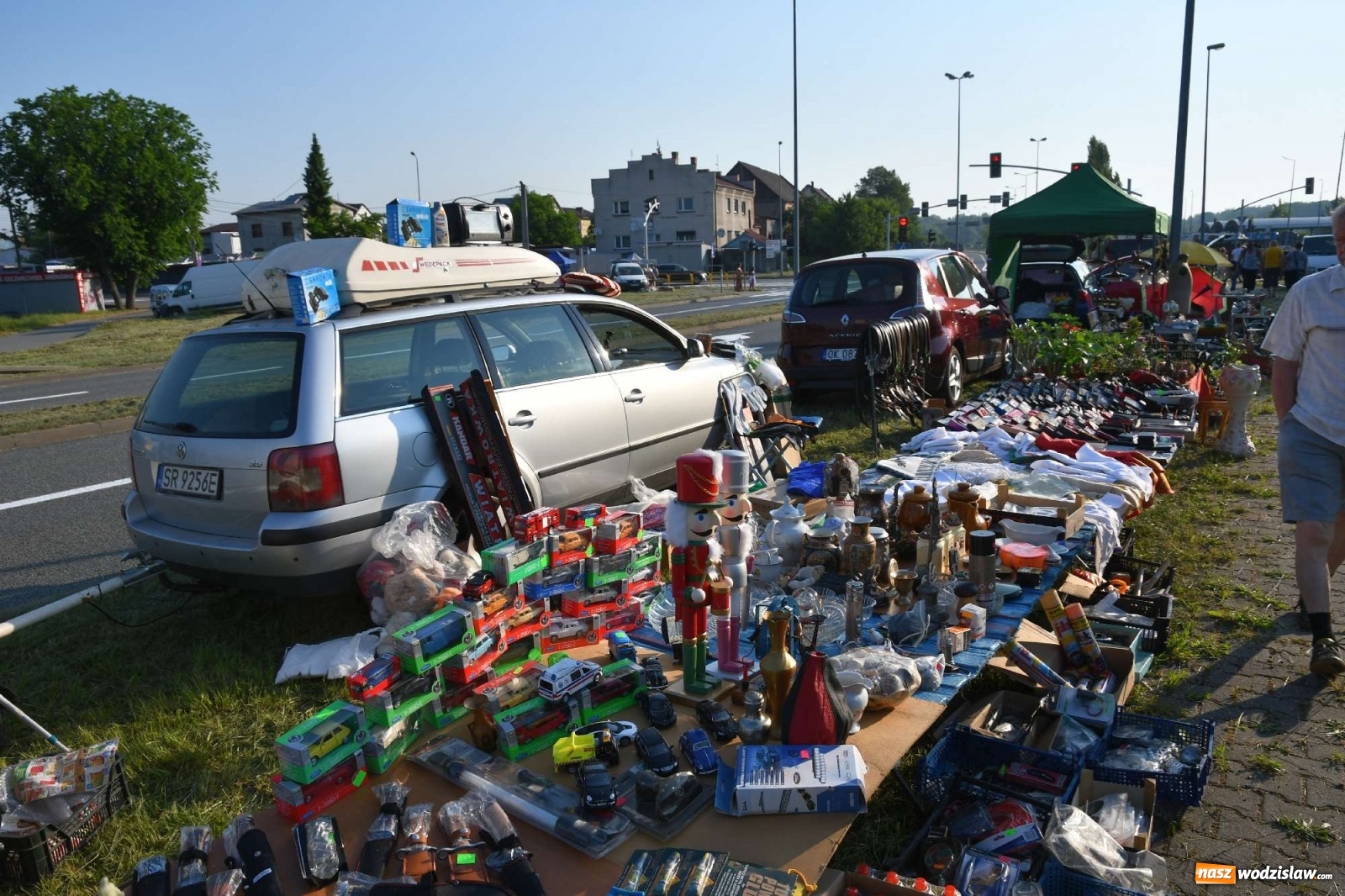 Zdjęcie w galerii na portalu naszwodzislaw.com: Jarmark w Chałupkach. Sprzedający nie zawiedli [WIDEO] wiadomości z regionu