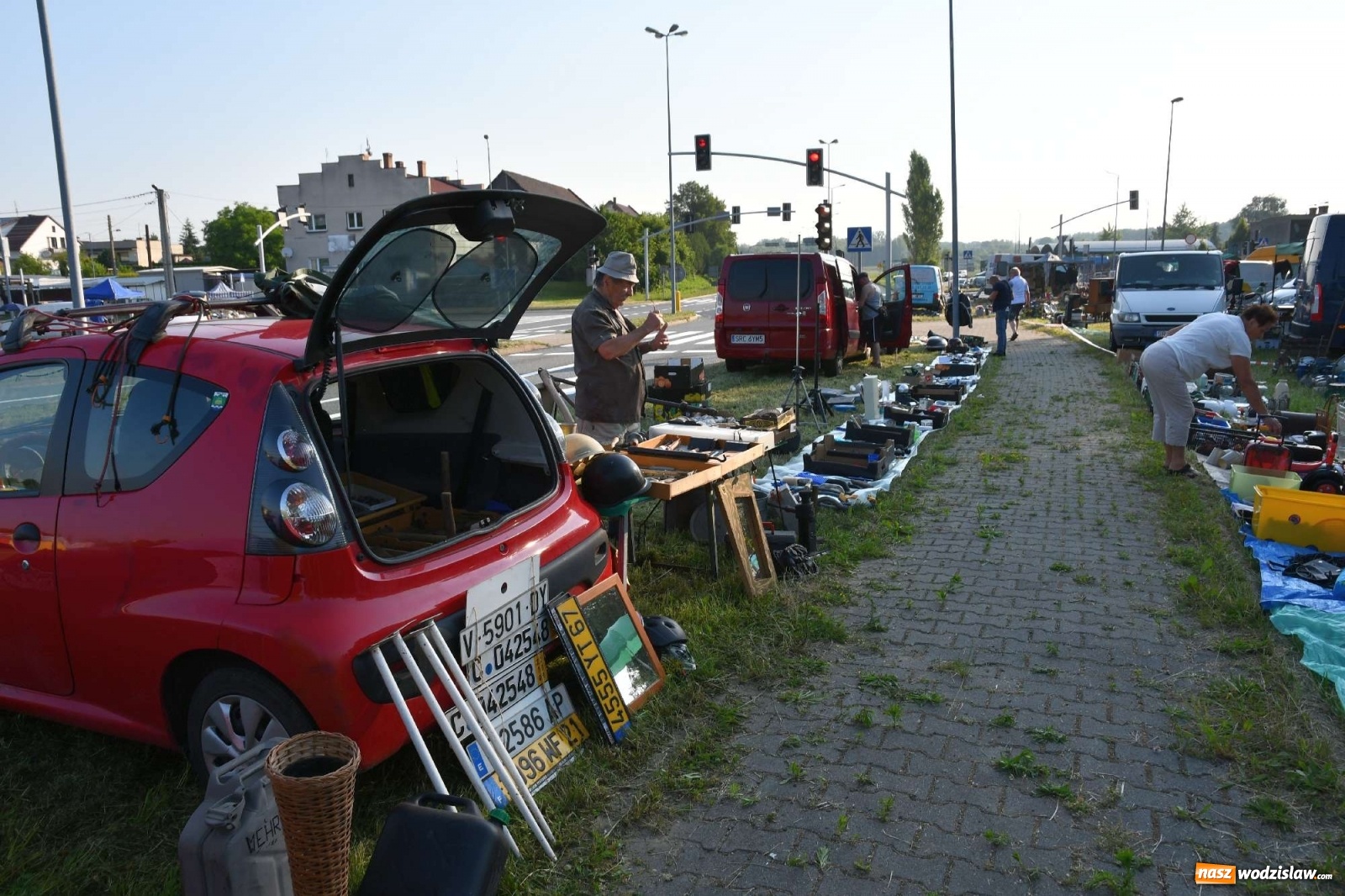 Zdjęcie w galerii na portalu naszwodzislaw.com: Jarmark w Chałupkach. Sprzedający nie zawiedli [WIDEO] wiadomości z regionu