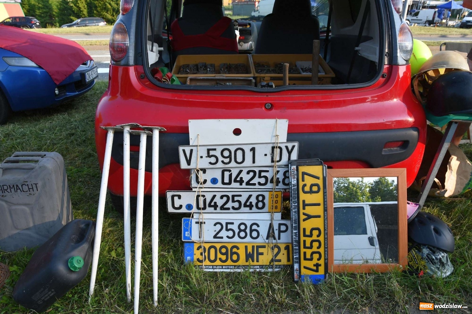 Zdjęcie w galerii na portalu naszwodzislaw.com: Jarmark w Chałupkach. Sprzedający nie zawiedli [WIDEO] wiadomości z regionu