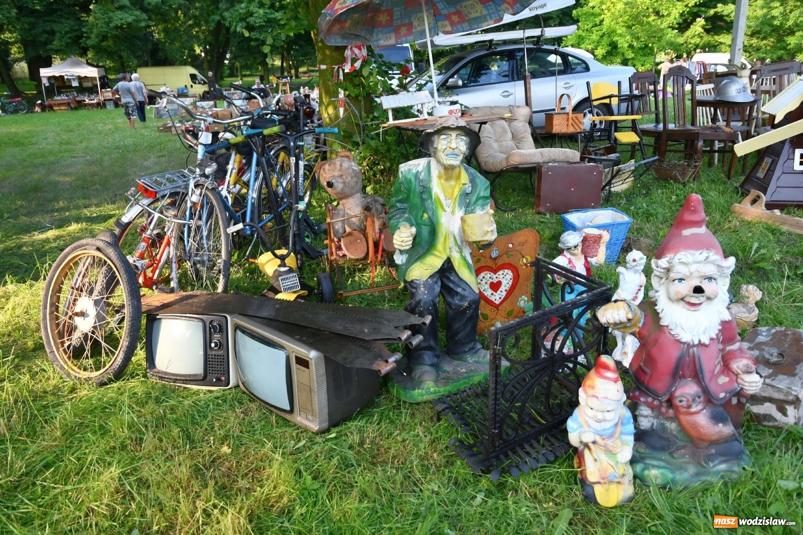 Zdjęcie w galerii na portalu naszwodzislaw.com: Jarmark w Chałupkach. Sprzedający nie zawiedli [WIDEO] wiadomości z regionu