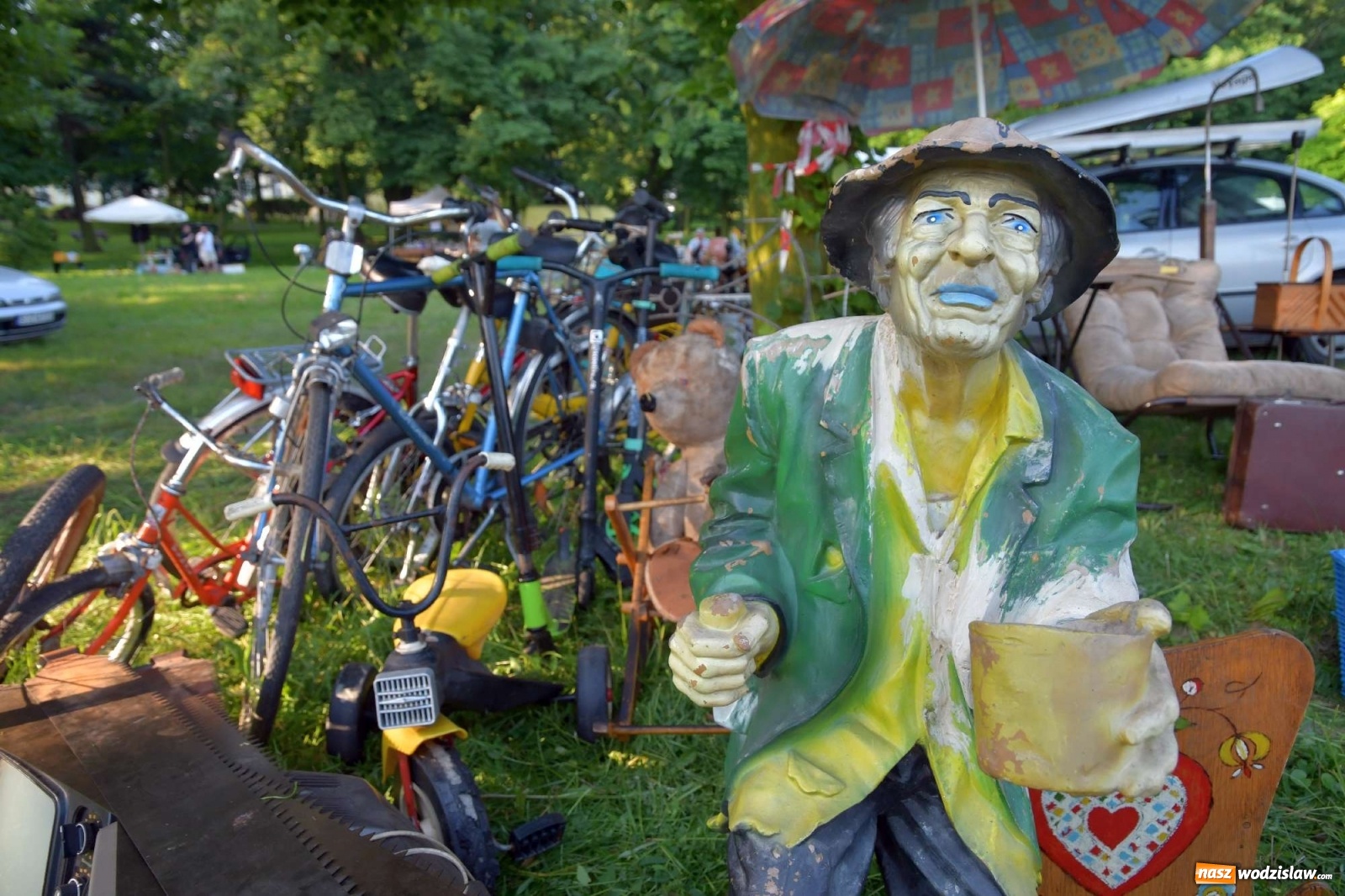 Zdjęcie w galerii na portalu naszwodzislaw.com: Jarmark w Chałupkach. Sprzedający nie zawiedli [WIDEO] wiadomości z regionu