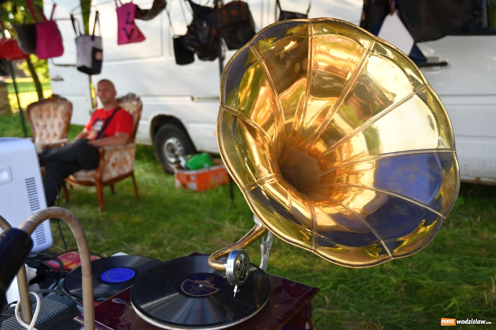 Zdjęcie w galerii na portalu naszwodzislaw.com: Jarmark w Chałupkach. Sprzedający nie zawiedli [WIDEO] wiadomości z regionu