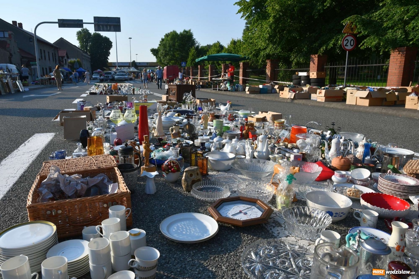 Zdjęcie w galerii na portalu naszwodzislaw.com: Jarmark w Chałupkach. Sprzedający nie zawiedli [WIDEO] wiadomości z regionu