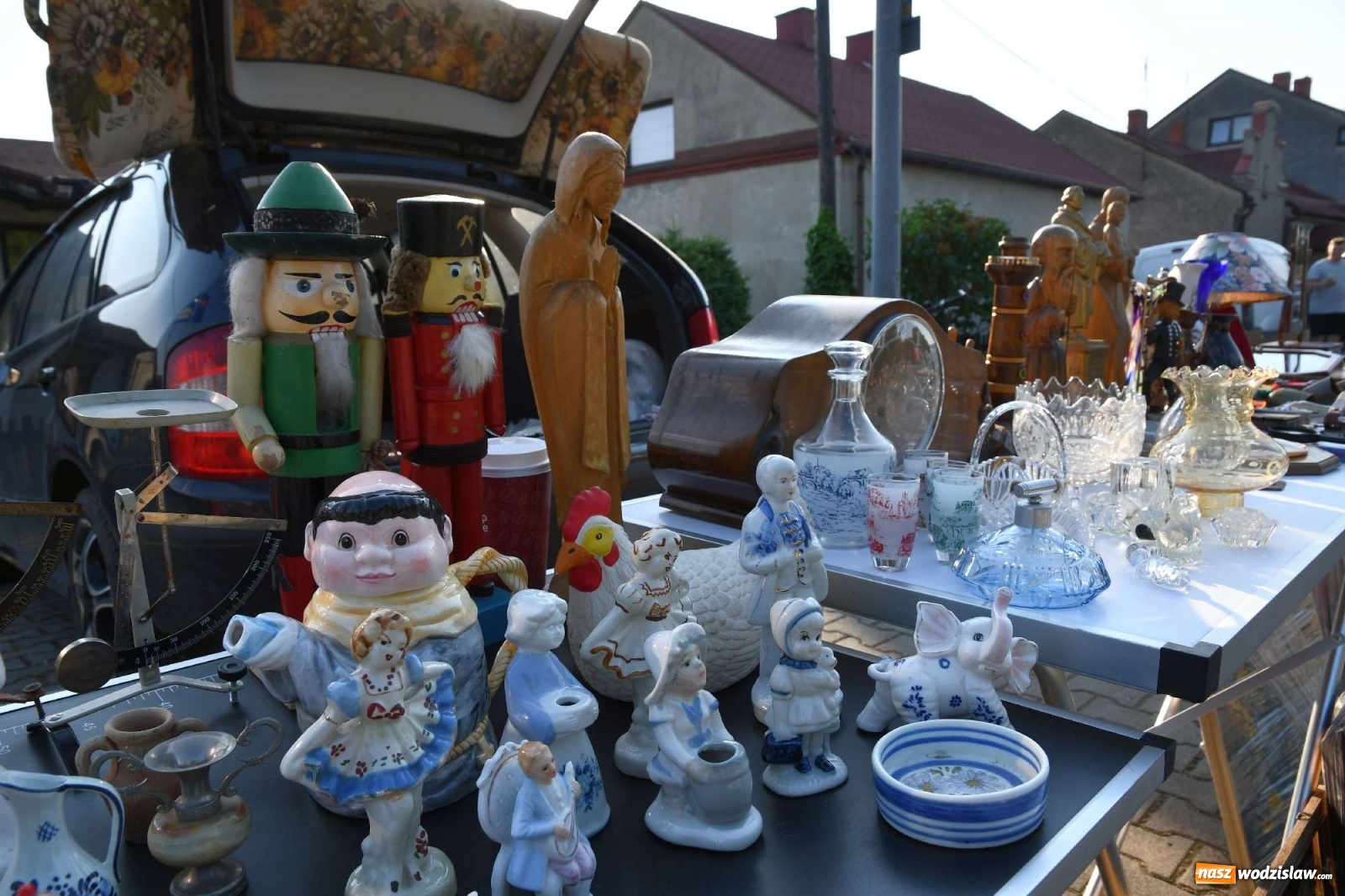 Zdjęcie w galerii na portalu naszwodzislaw.com: Jarmark w Chałupkach. Sprzedający nie zawiedli [WIDEO] wiadomości z regionu