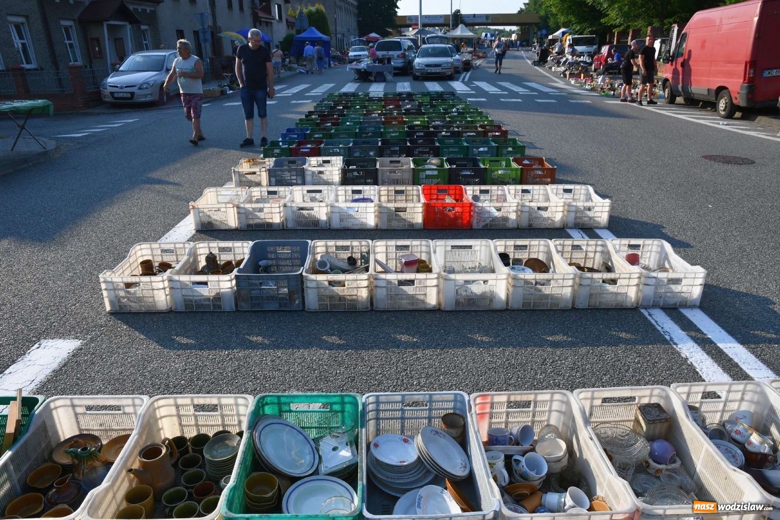 Zdjęcie w galerii na portalu naszwodzislaw.com: Jarmark w Chałupkach. Sprzedający nie zawiedli [WIDEO] wiadomości z regionu