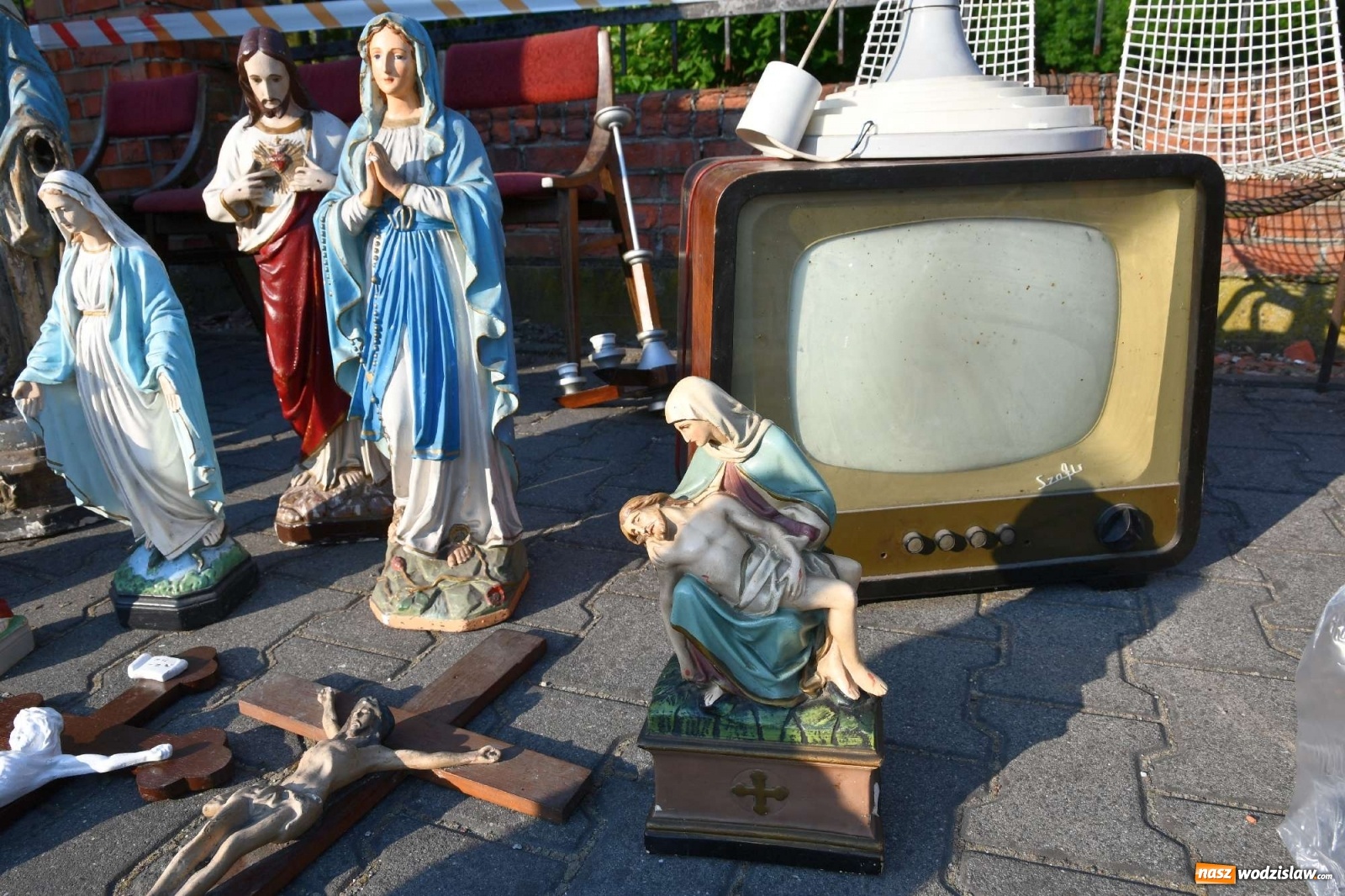 Zdjęcie w galerii na portalu naszwodzislaw.com: Jarmark w Chałupkach. Sprzedający nie zawiedli [WIDEO] wiadomości z regionu