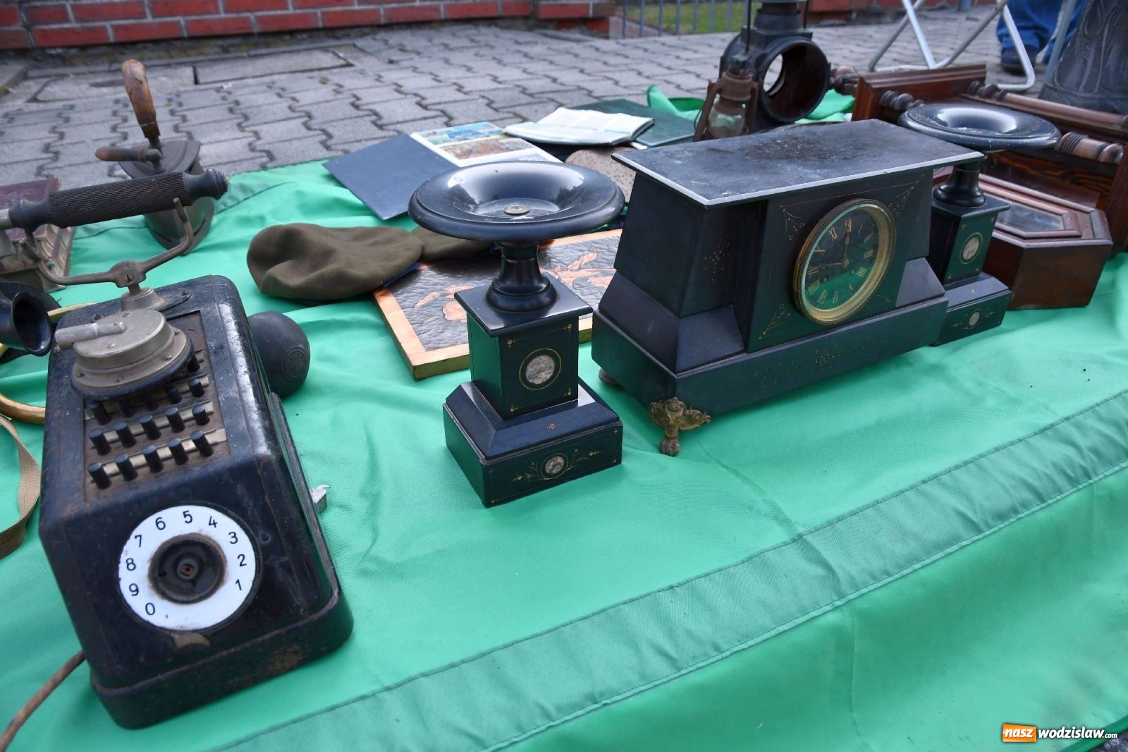 Zdjęcie w galerii na portalu naszwodzislaw.com: Jarmark w Chałupkach. Sprzedający nie zawiedli [WIDEO] wiadomości z regionu