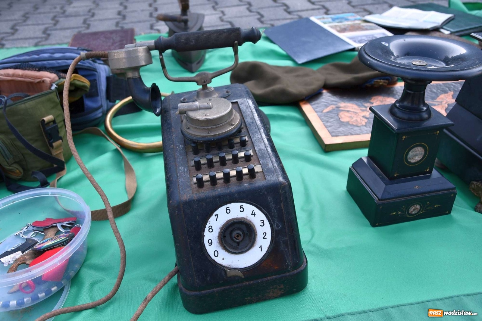 Zdjęcie w galerii na portalu naszwodzislaw.com: Jarmark w Chałupkach. Sprzedający nie zawiedli [WIDEO] wiadomości z regionu