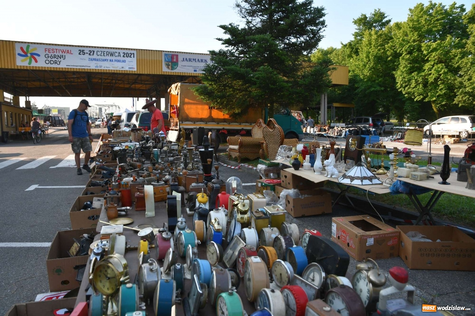 Zdjęcie w galerii na portalu naszwodzislaw.com: Jarmark w Chałupkach. Sprzedający nie zawiedli [WIDEO] wiadomości z regionu