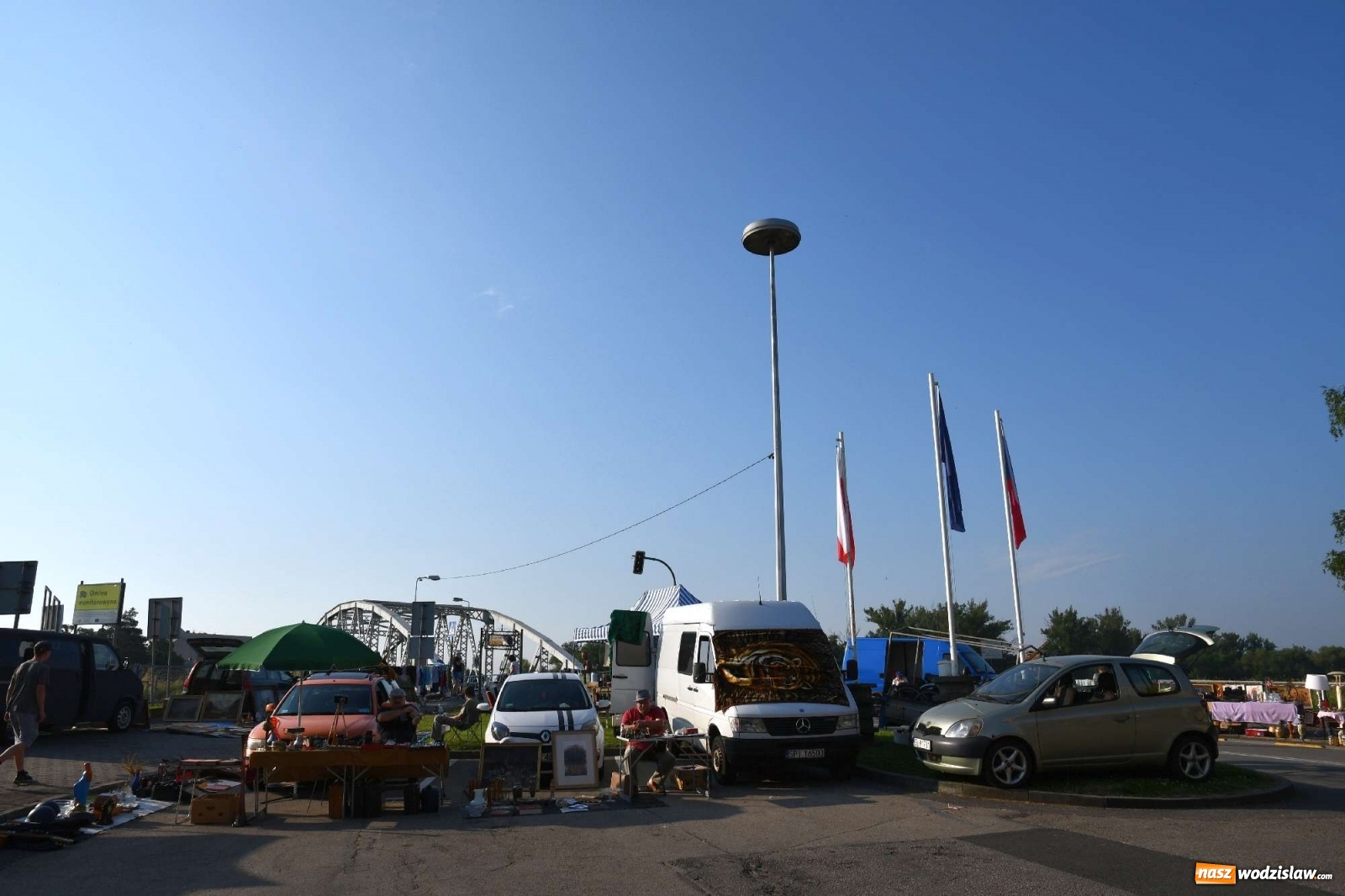 Zdjęcie w galerii na portalu naszwodzislaw.com: Jarmark w Chałupkach. Sprzedający nie zawiedli [WIDEO] wiadomości z regionu