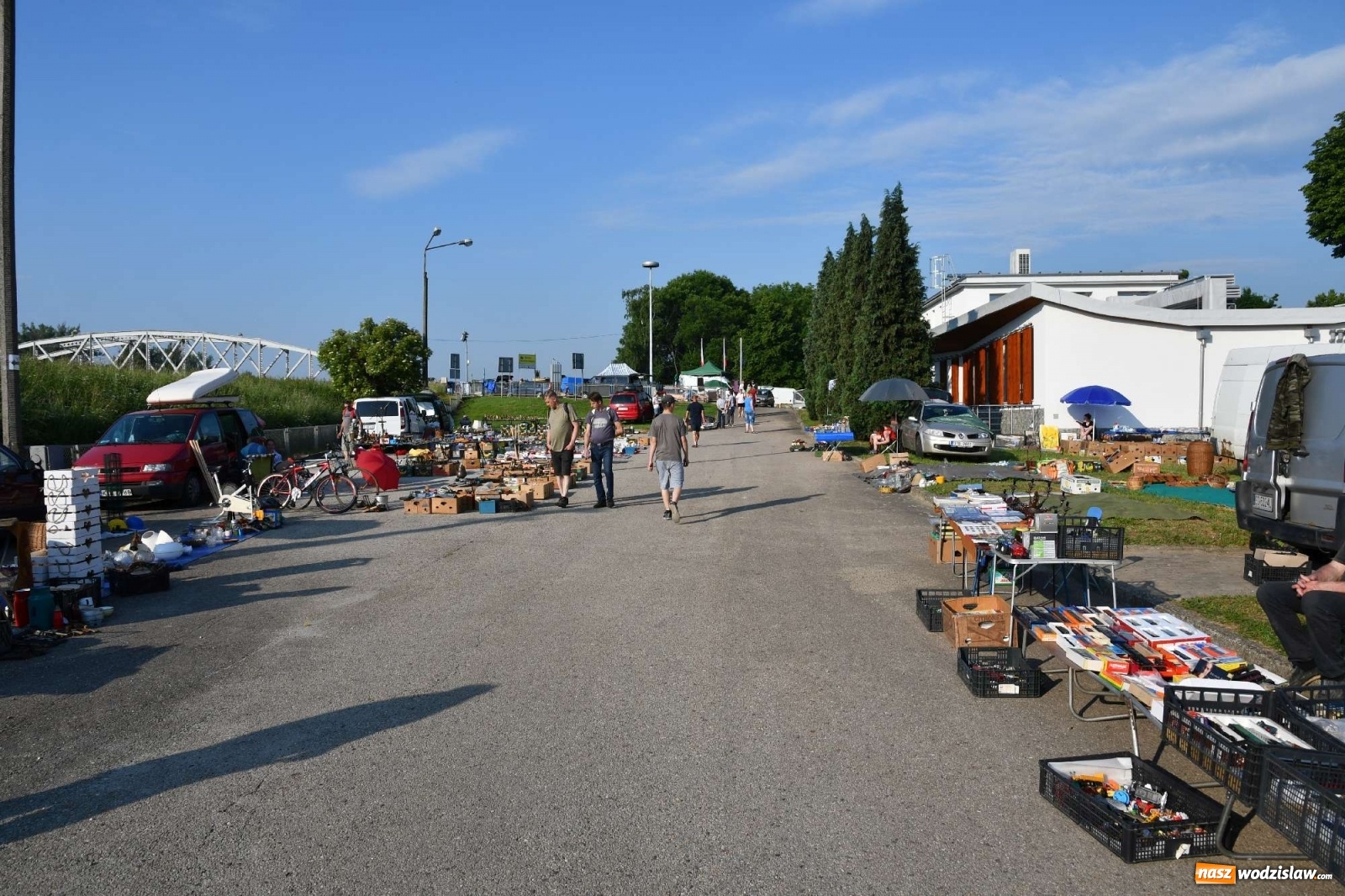 Zdjęcie w galerii na portalu naszwodzislaw.com: Jarmark w Chałupkach. Sprzedający nie zawiedli [WIDEO] wiadomości z regionu