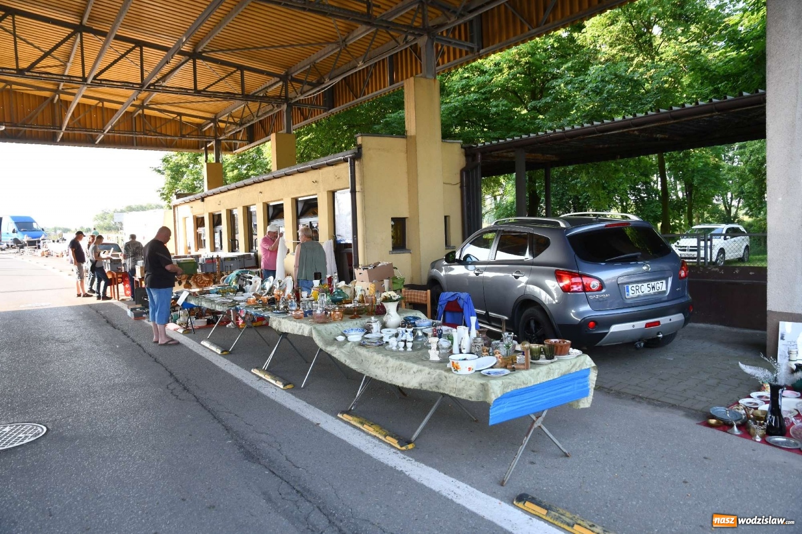 Zdjęcie w galerii na portalu naszwodzislaw.com: Jarmark w Chałupkach. Sprzedający nie zawiedli [WIDEO] wiadomości z regionu