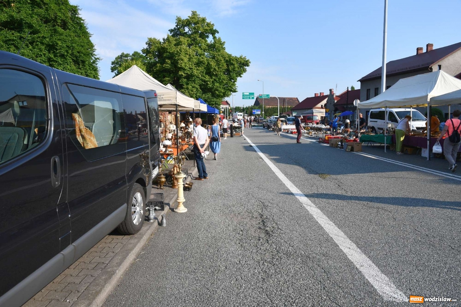 Zdjęcie w galerii na portalu naszwodzislaw.com: Jarmark w Chałupkach. Sprzedający nie zawiedli [WIDEO] wiadomości z regionu