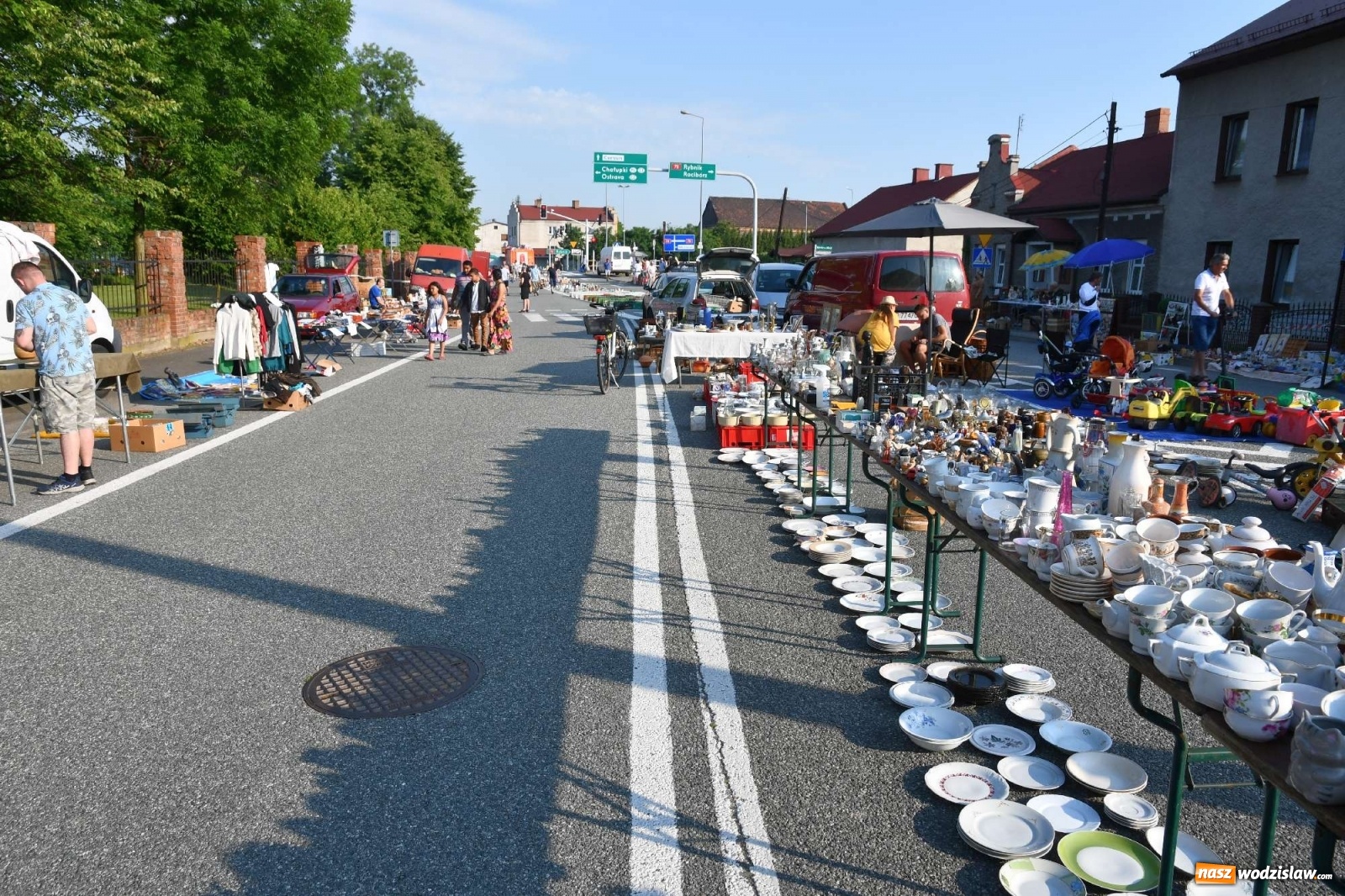 Zdjęcie w galerii na portalu naszwodzislaw.com: Jarmark w Chałupkach. Sprzedający nie zawiedli [WIDEO] wiadomości z regionu