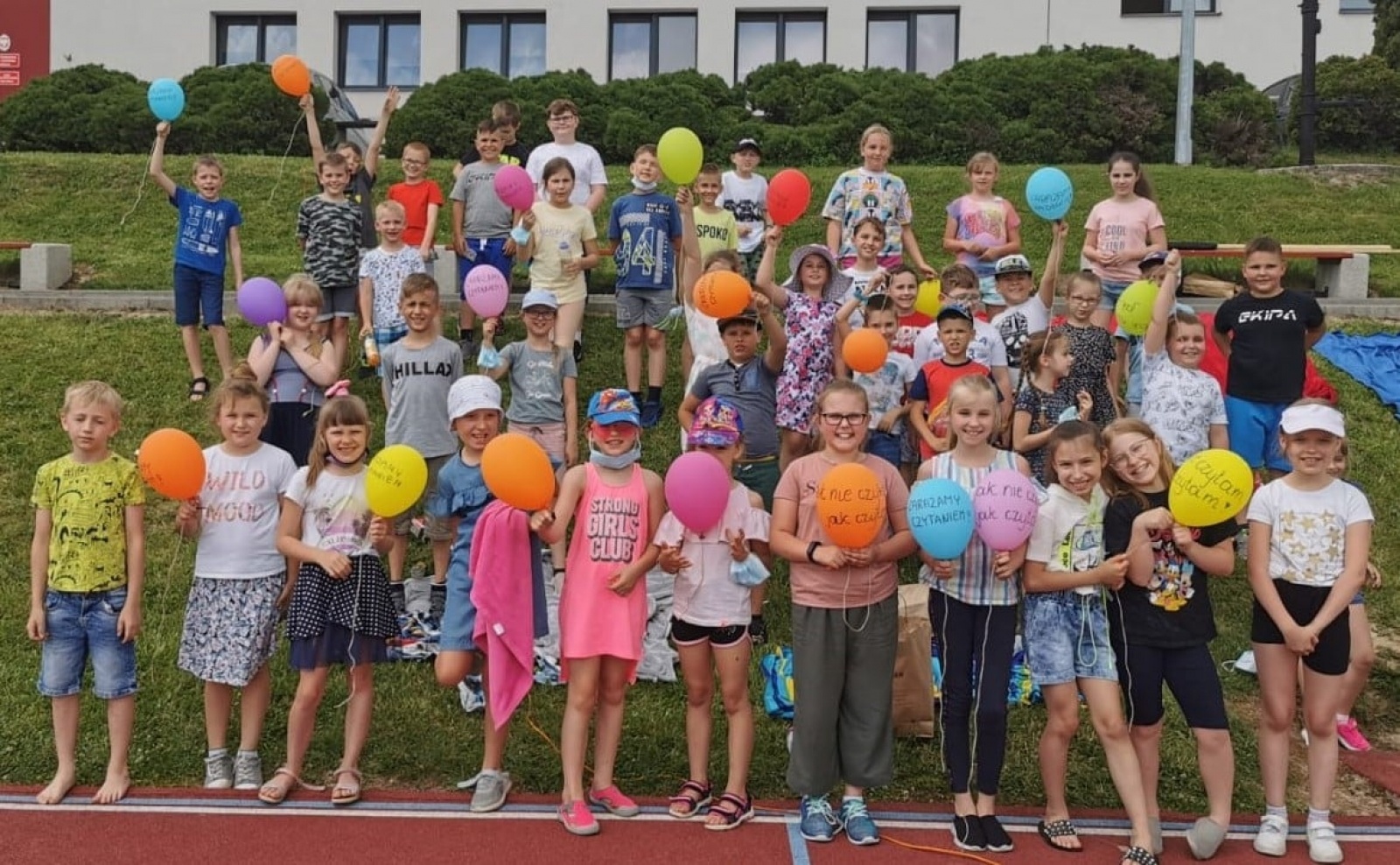 Zdjęcie w galerii na portalu naszwodzislaw.com: Nie mam doła, pomagała mi szkoła [FOTO] wiadomości z regionu