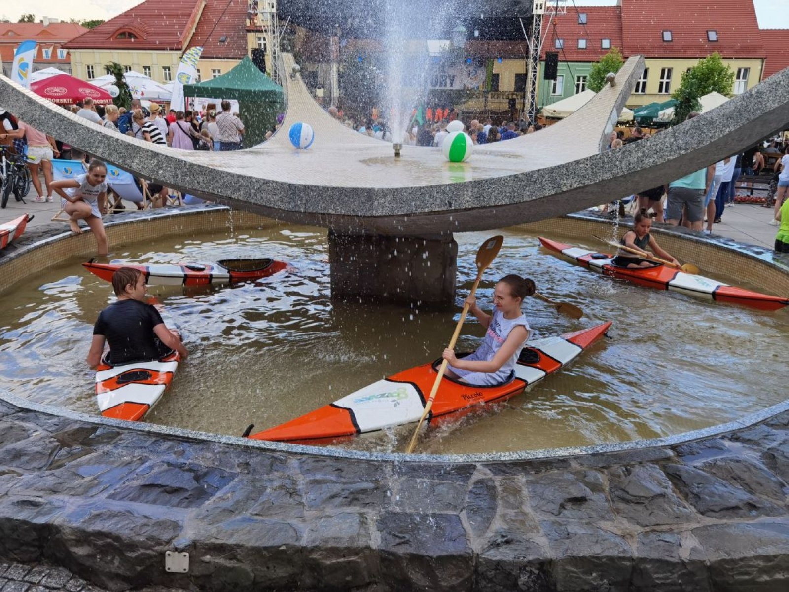 Zdjęcie w galerii na portalu naszwodzislaw.com: Za nami dwa dni festiwalowej zabawy! [FOTO] wiadomości z regionu