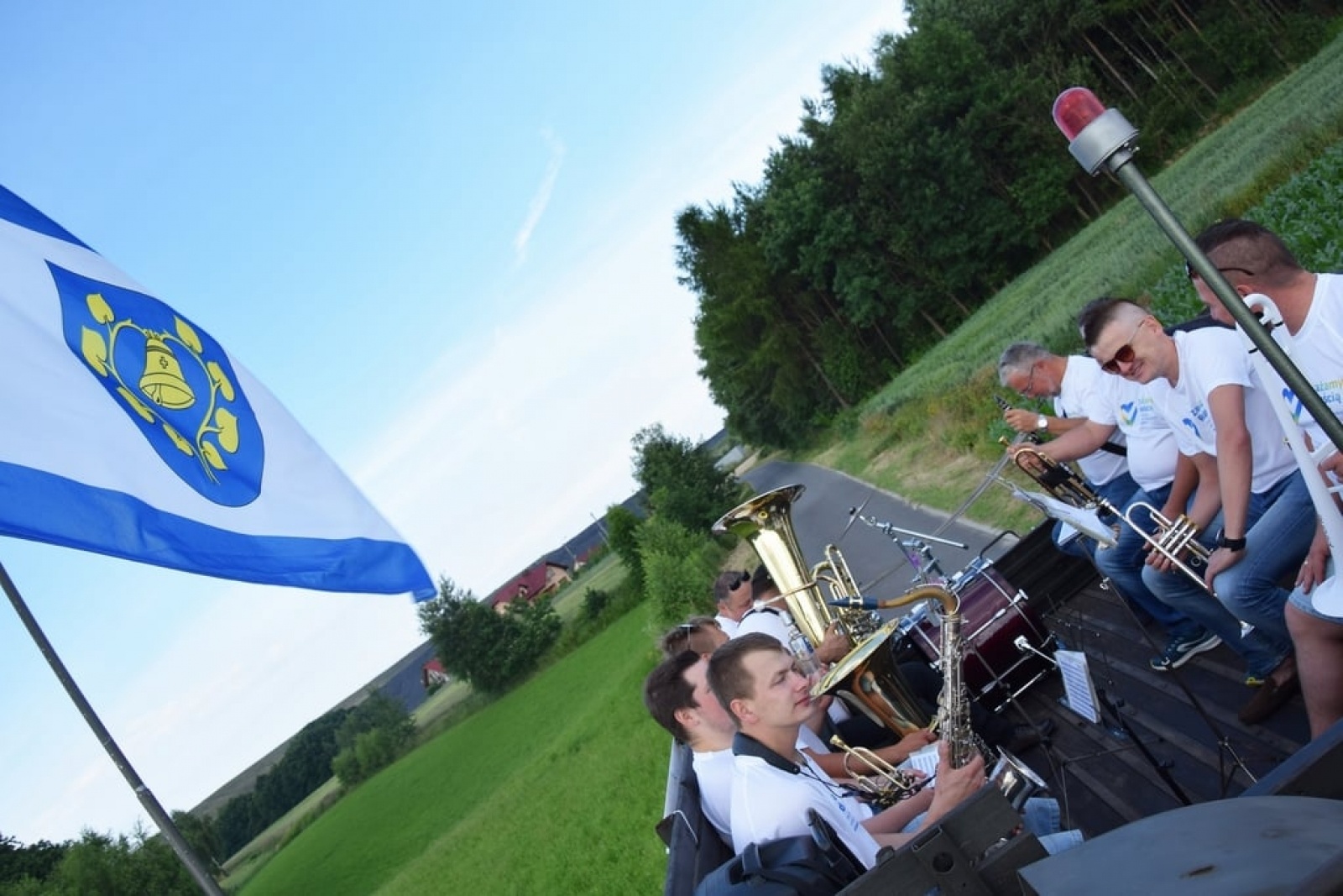 Zdjęcie w galerii na portalu naszwodzislaw.com: Muzyczny weekend z Orkiestrą Rozrywkową Gminy Mszana [FOTO] wiadomości z regionu