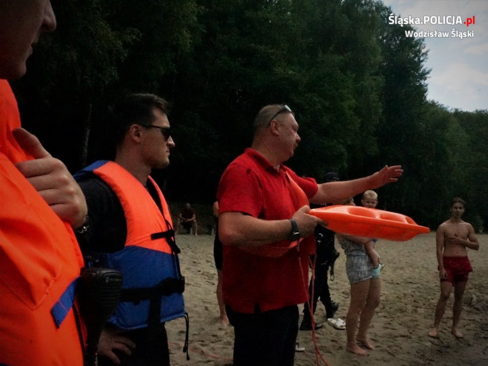 Zdjęcie w galerii na portalu naszwodzislaw.com: Wodzisławscy policjanci o bezpieczeństwie nad wodą wiadomości z regionu