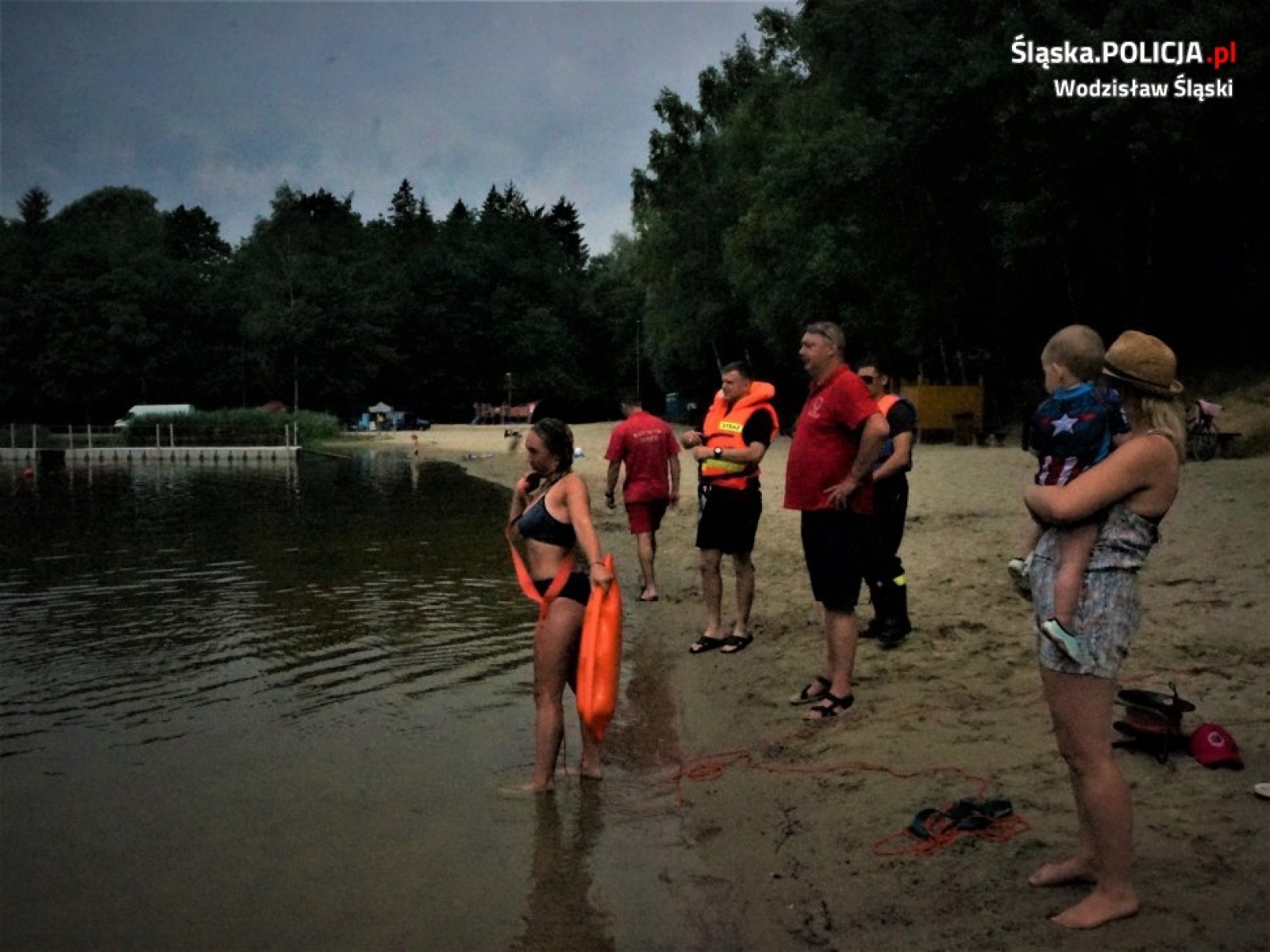 Zdjęcie w galerii na portalu naszwodzislaw.com: Wodzisławscy policjanci o bezpieczeństwie nad wodą wiadomości z regionu