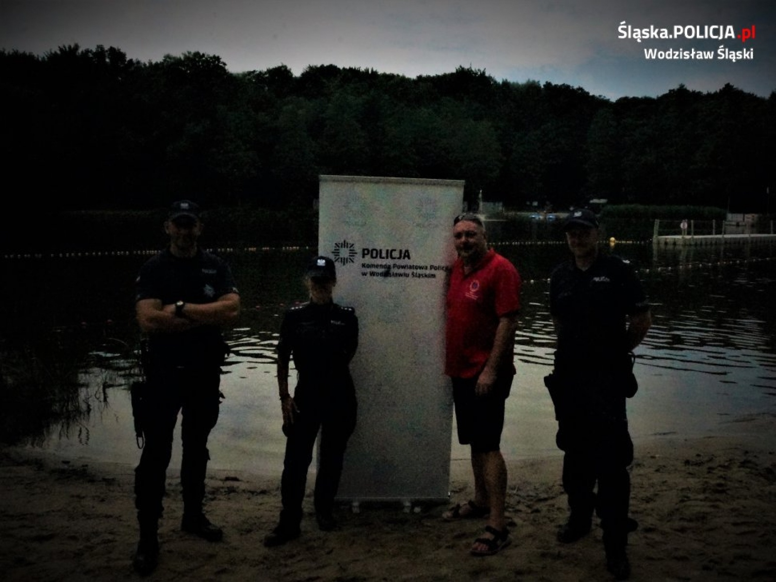 Zdjęcie w galerii na portalu naszwodzislaw.com: Wodzisławscy policjanci o bezpieczeństwie nad wodą wiadomości z regionu
