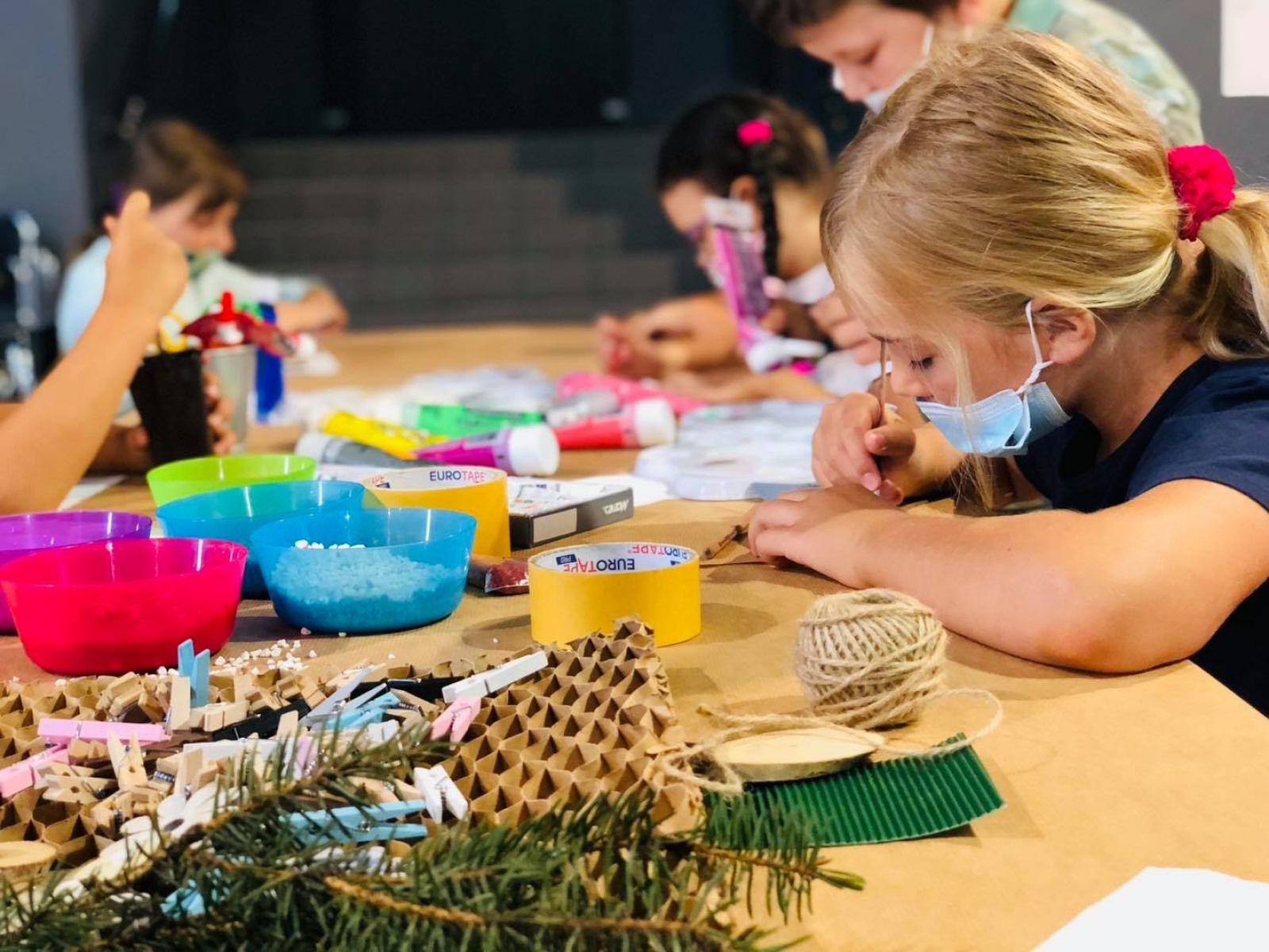 Zdjęcie w galerii na portalu naszwodzislaw.com: Kolorowe mozaiki w ramach akcji Lato z WCK wiadomości z regionu