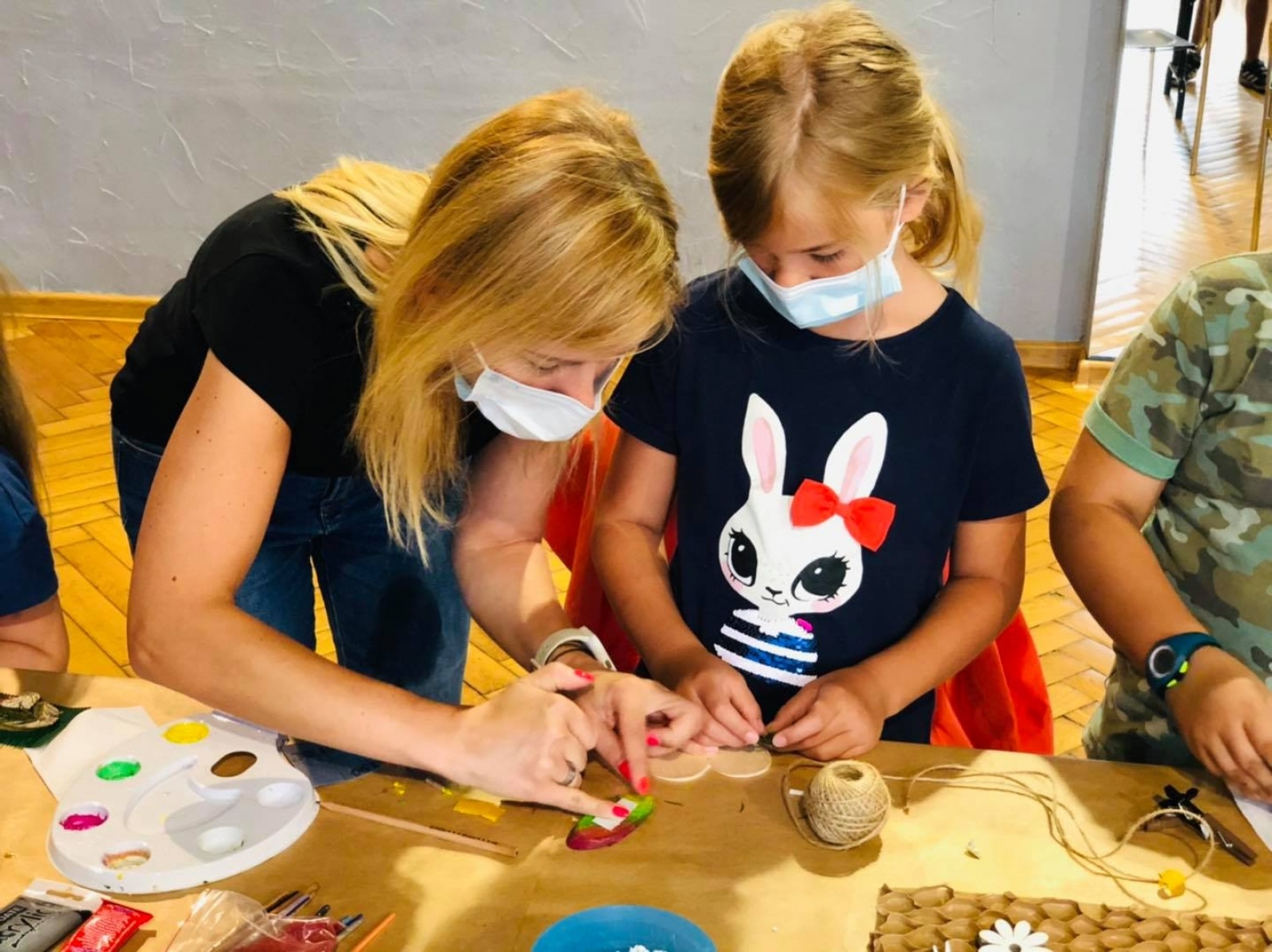 Zdjęcie w galerii na portalu naszwodzislaw.com: Kolorowe mozaiki w ramach akcji Lato z WCK wiadomości z regionu