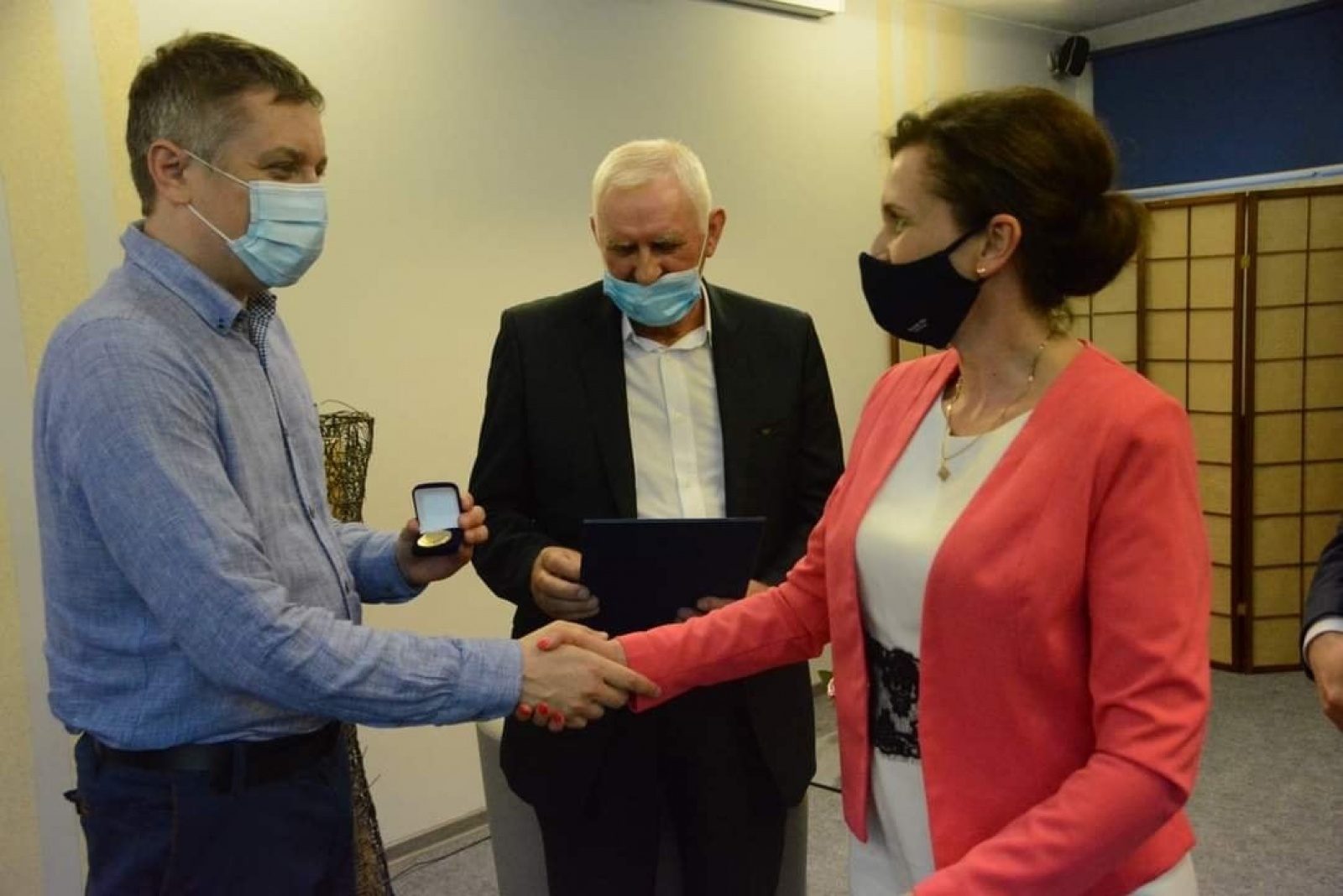 Zdjęcie w galerii na portalu naszwodzislaw.com: TMZW ze złotą Odznaką Honorową za Zasługi dla Województwa Śląskiego wiadomości z regionu