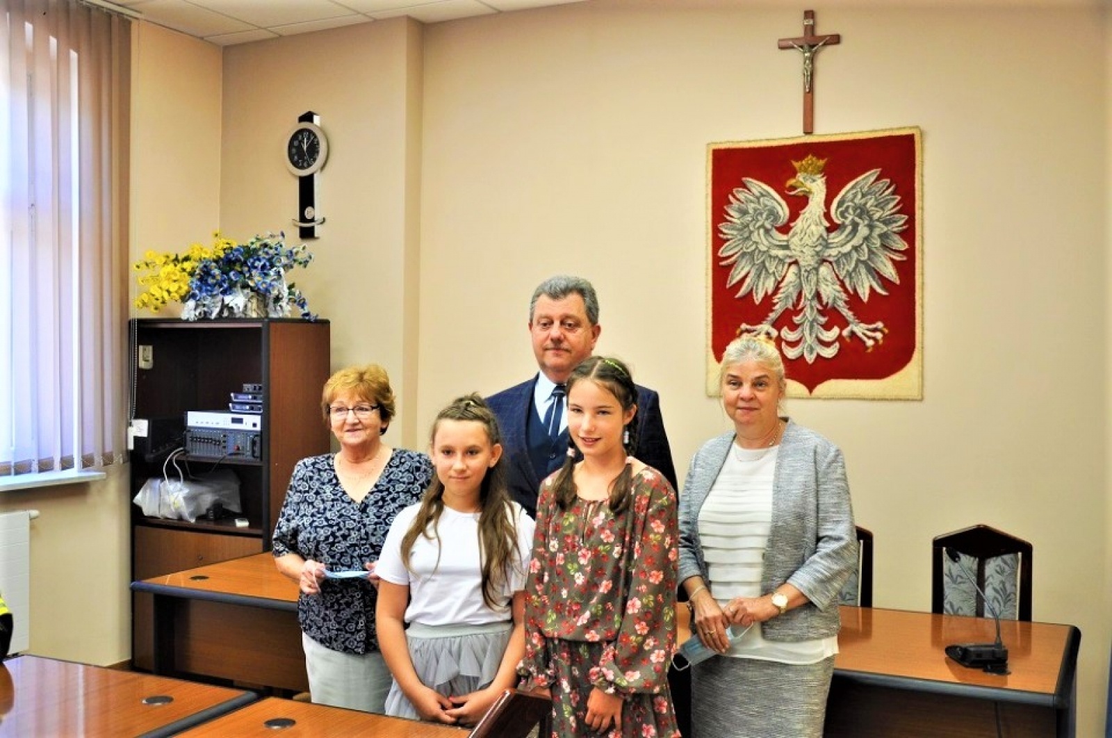 Zdjęcie w galerii na portalu naszwodzislaw.com: Burmistrz Pszowa spotkał się z młodymi bohaterkami wiadomości z regionu