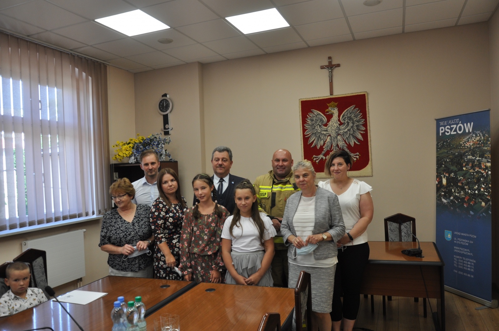 Zdjęcie w galerii na portalu naszwodzislaw.com: Burmistrz Pszowa spotkał się z młodymi bohaterkami wiadomości z regionu