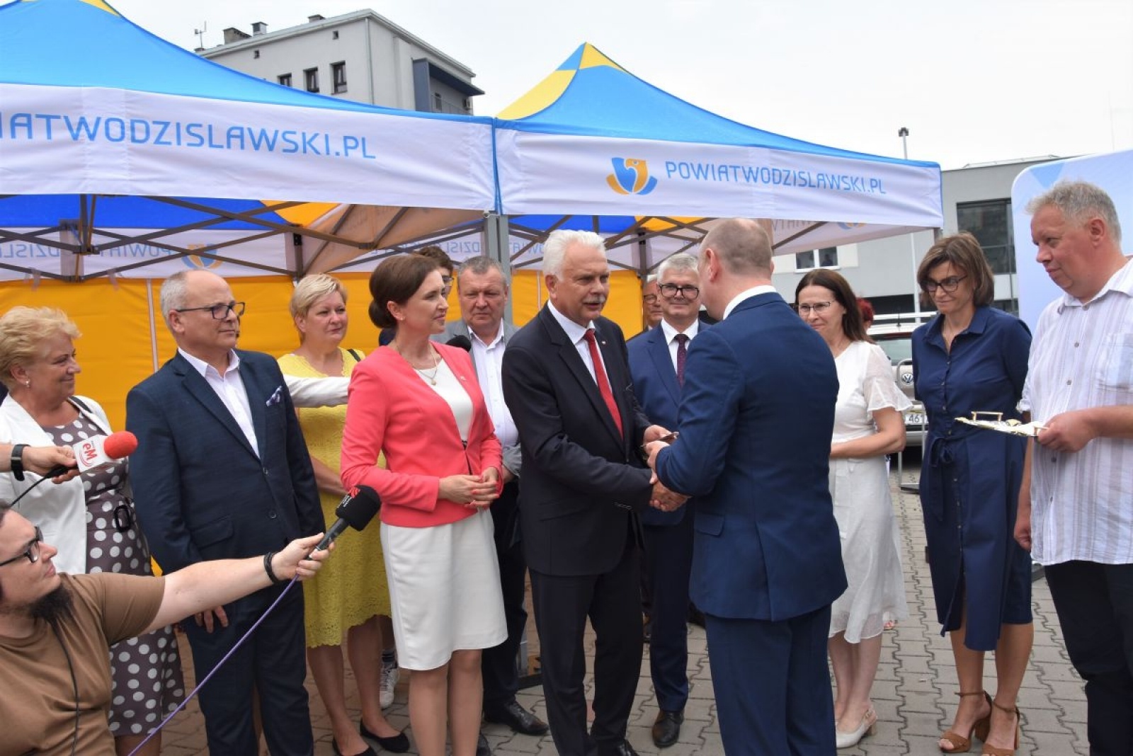 Zdjęcie w galerii na portalu naszwodzislaw.com: Wiceminister zdrowia odwiedził Powiat Wodzisławski wiadomości z regionu