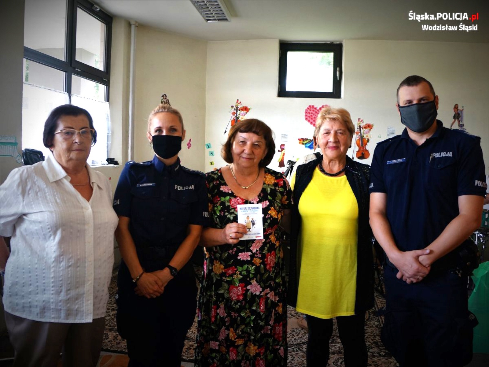 Zdjęcie w galerii na portalu naszwodzislaw.com: Policjanci odwiedzili wodzisławskich seniorów wiadomości z regionu