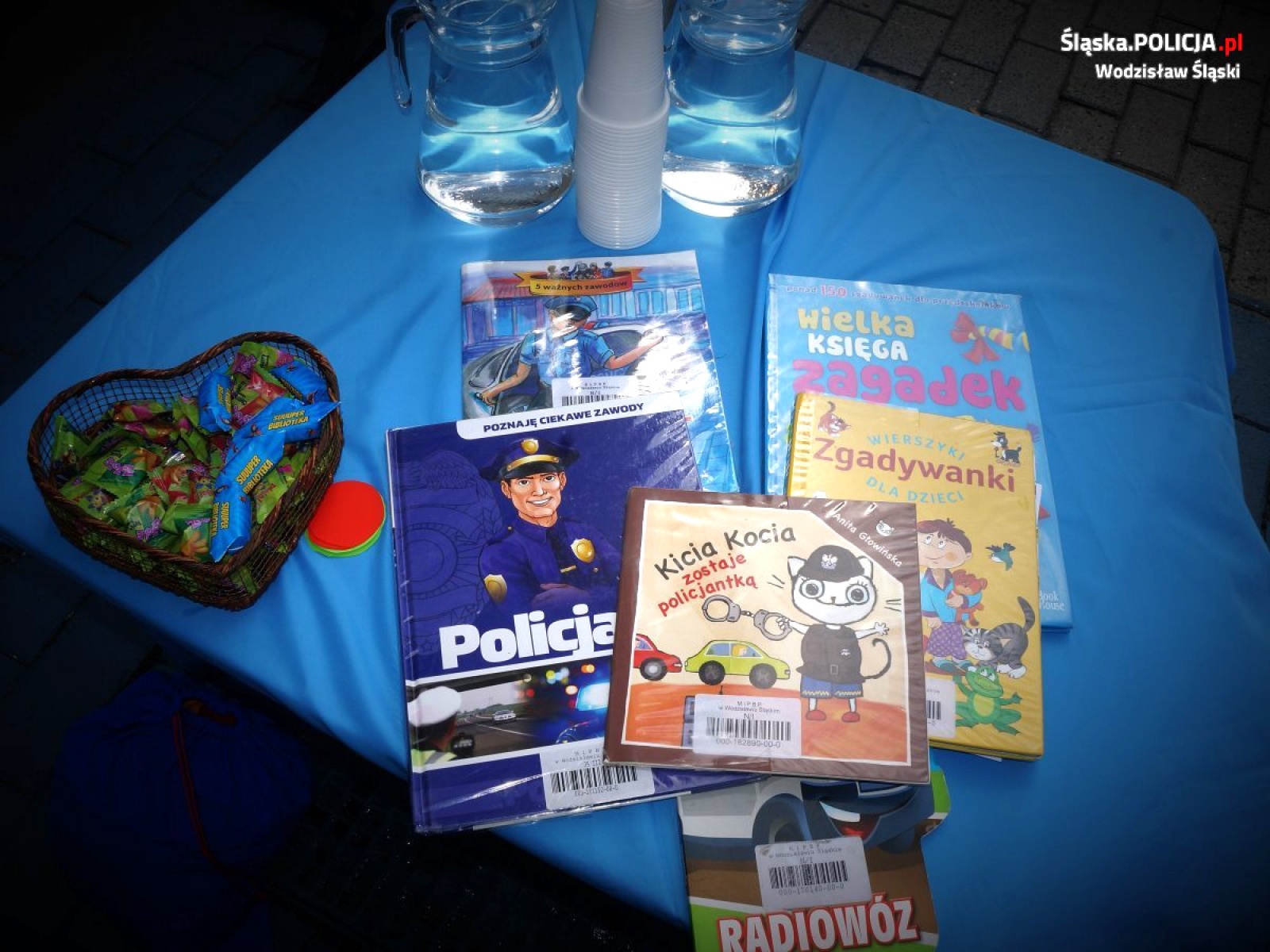Zdjęcie w galerii na portalu naszwodzislaw.com: Policja dzieciom i lato w mieście z wodzisławskimi policjantami wiadomości z regionu