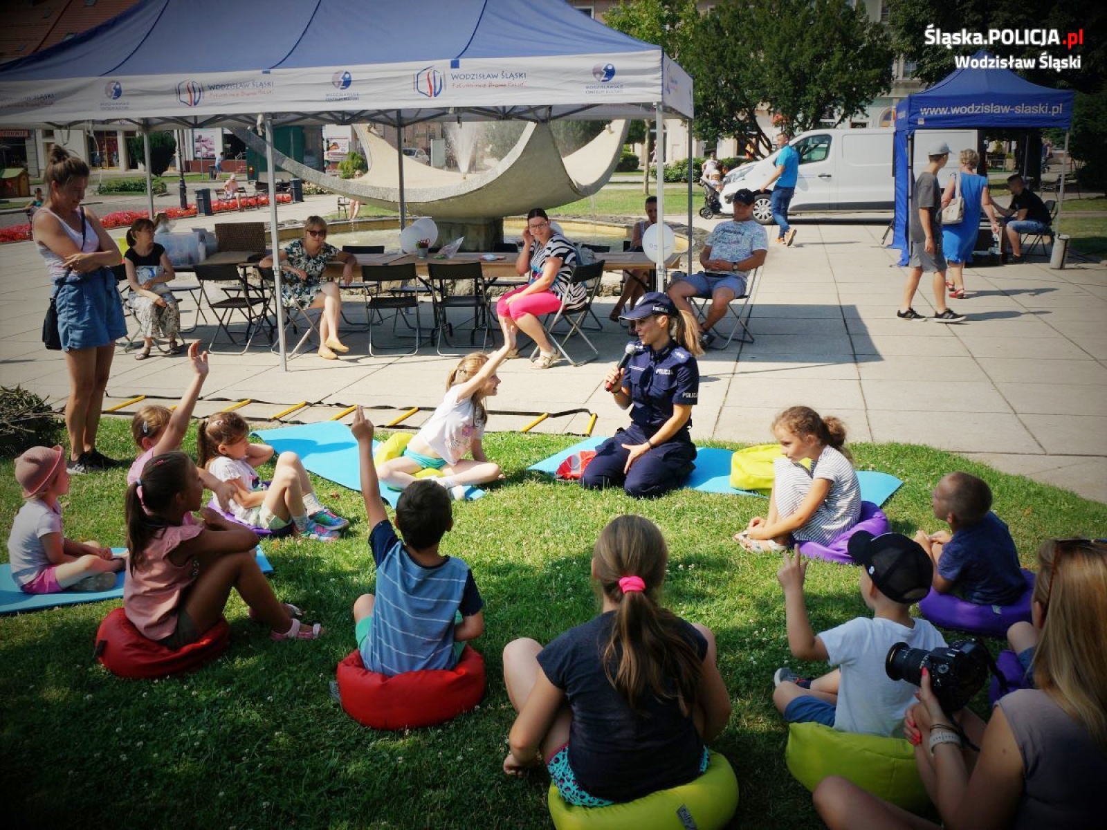 Zdjęcie w galerii na portalu naszwodzislaw.com: Policja dzieciom i lato w mieście z wodzisławskimi policjantami wiadomości z regionu